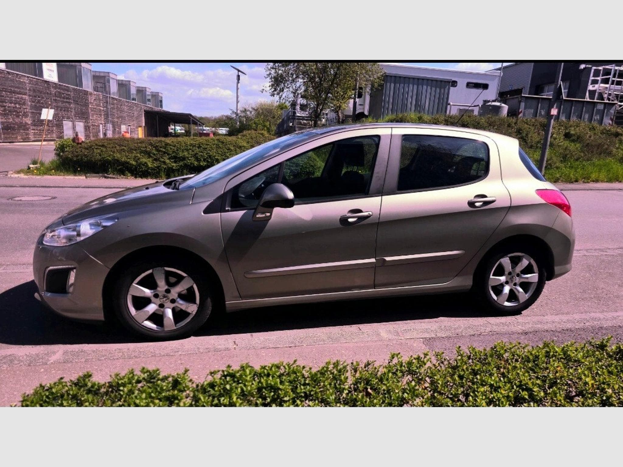 Peugeot 308 1.6 Essence (2013) - Photo 3