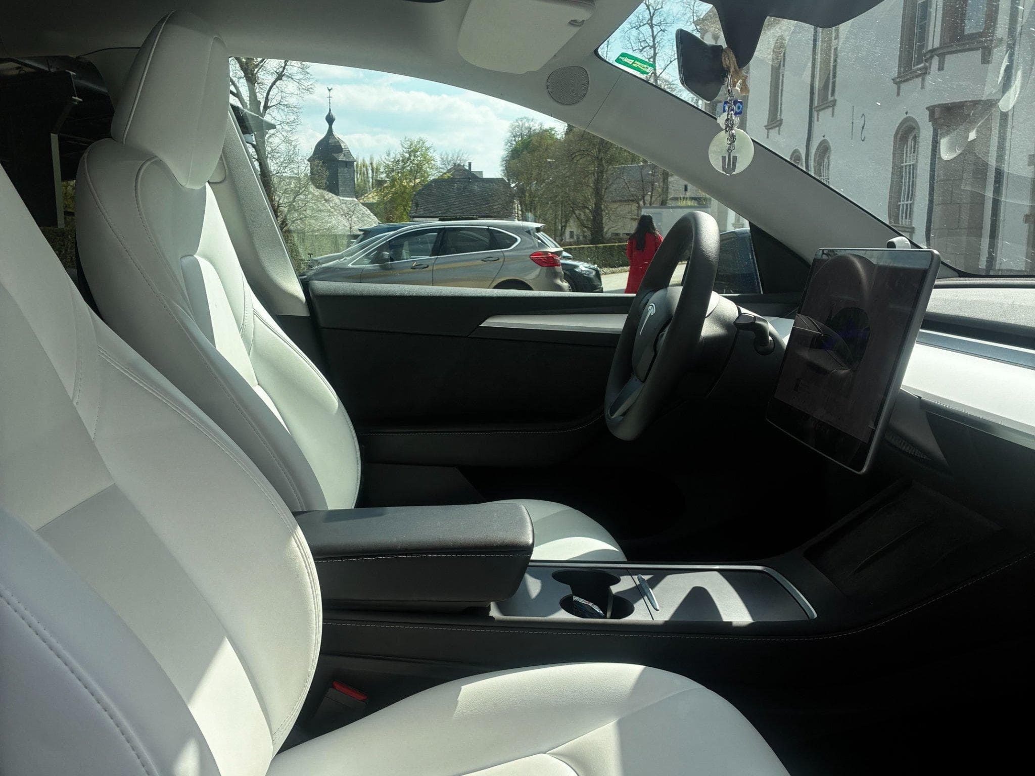 Tesla Model Y Propulsion (2023) - Photo 3