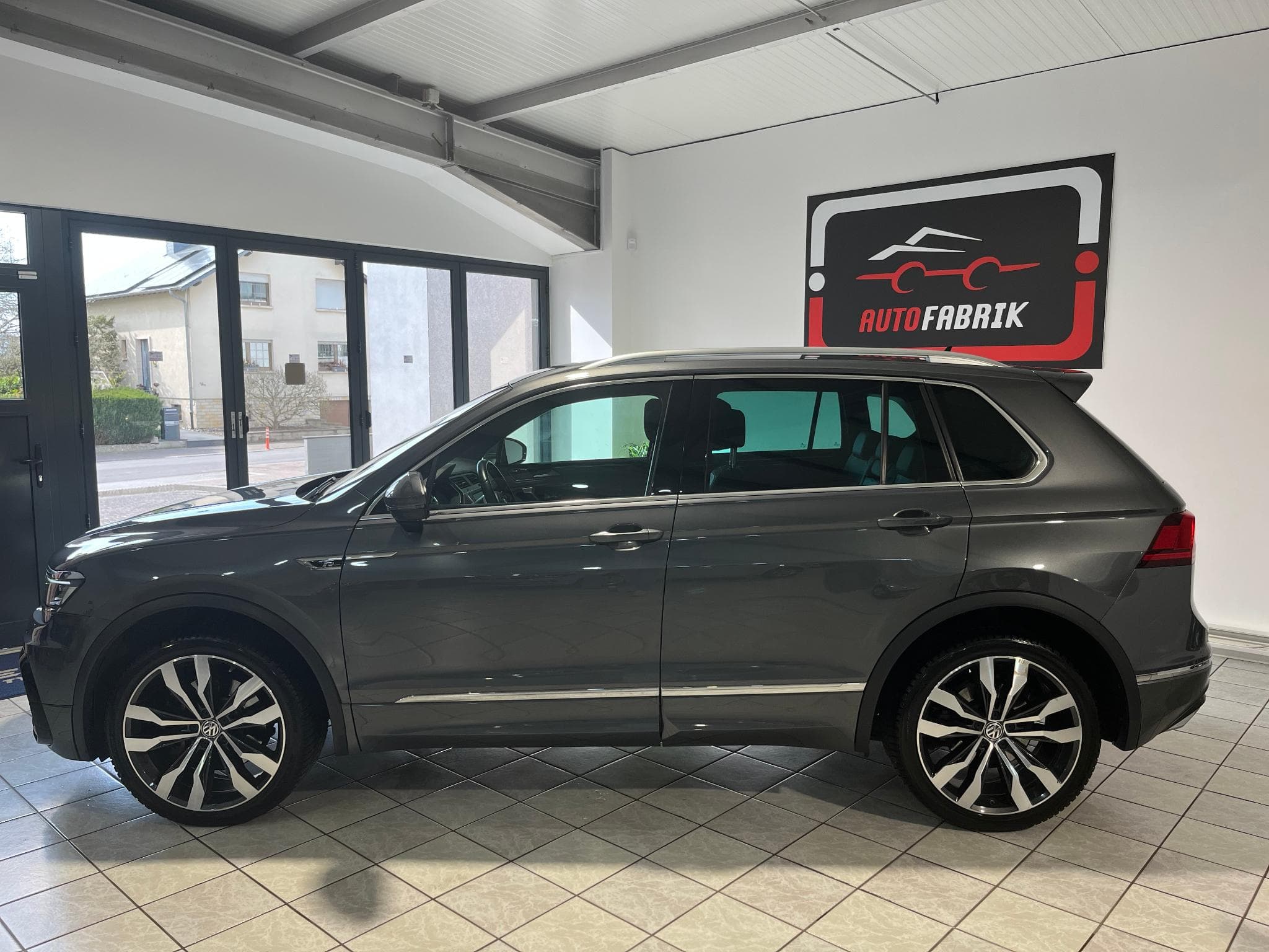 VW Tiguan 2.0 BI-TDI 240ch R-Line Carat 4Motion DSG CARPLAY (2017) - Photo 2