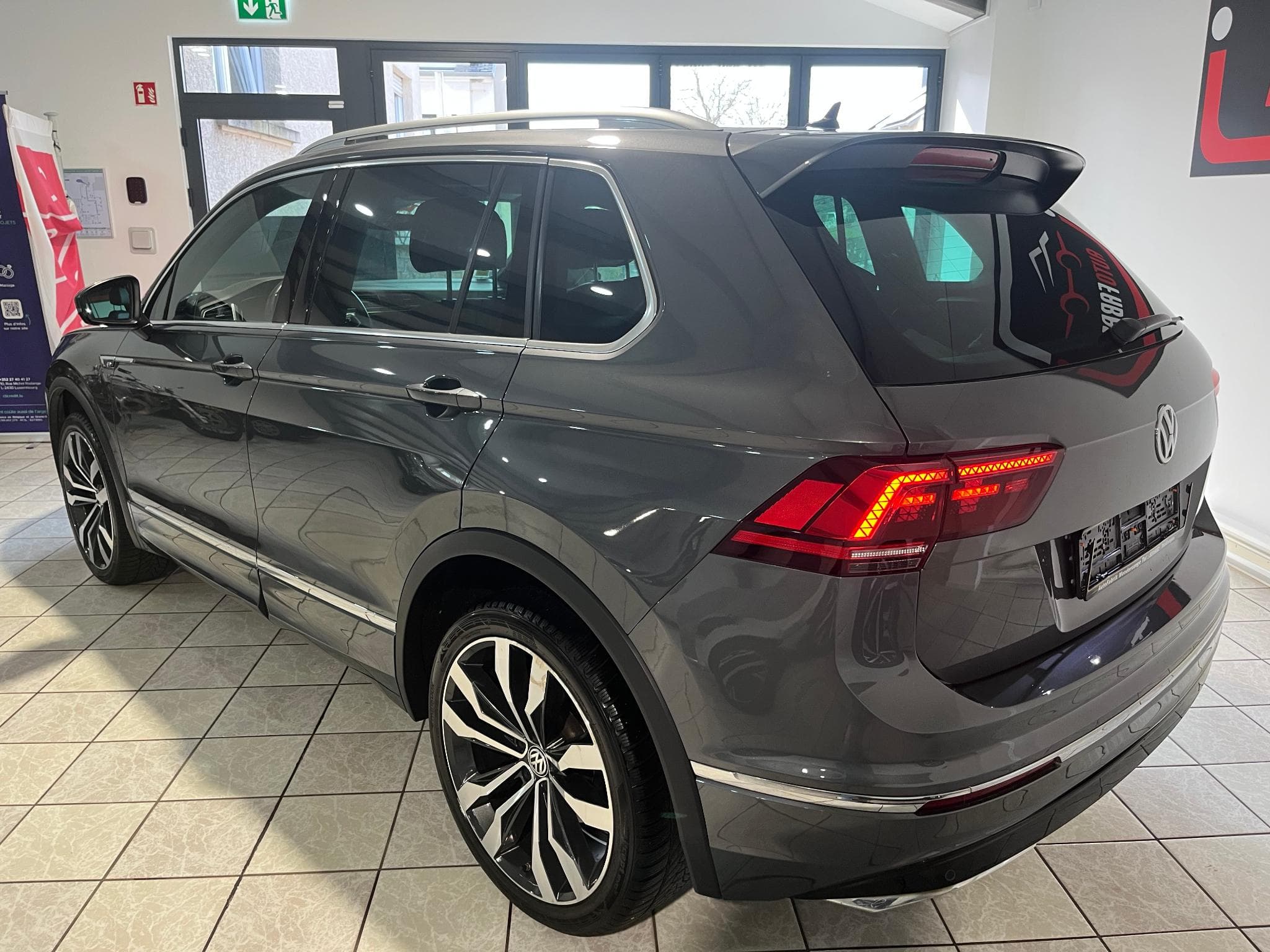 VW Tiguan 2.0 BI-TDI 240ch R-Line Carat 4Motion DSG CARPLAY (2017) - Photo 3