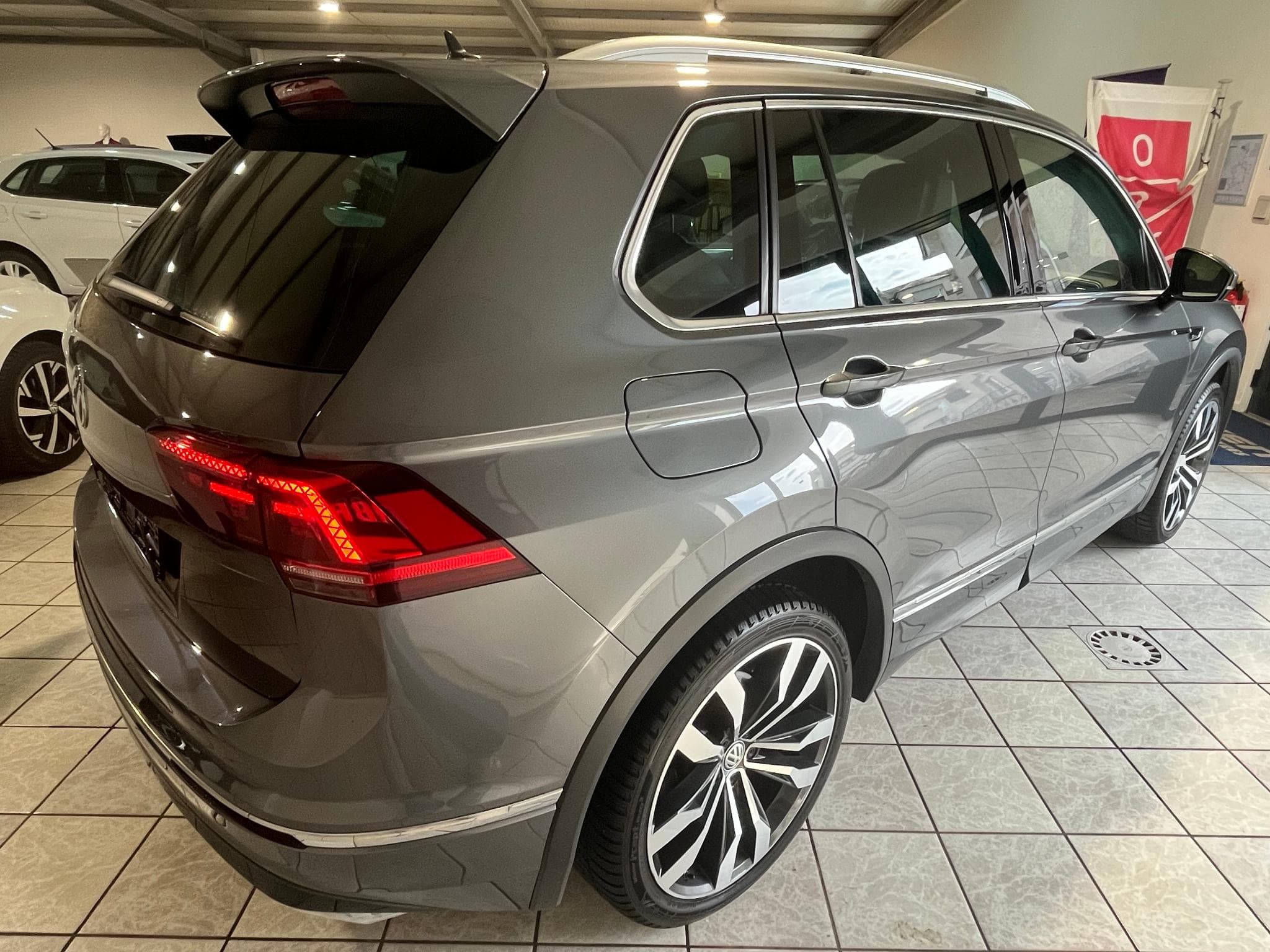 VW Tiguan 2.0 BI-TDI 240ch R-Line Carat 4Motion DSG CARPLAY (2017) - Photo 5