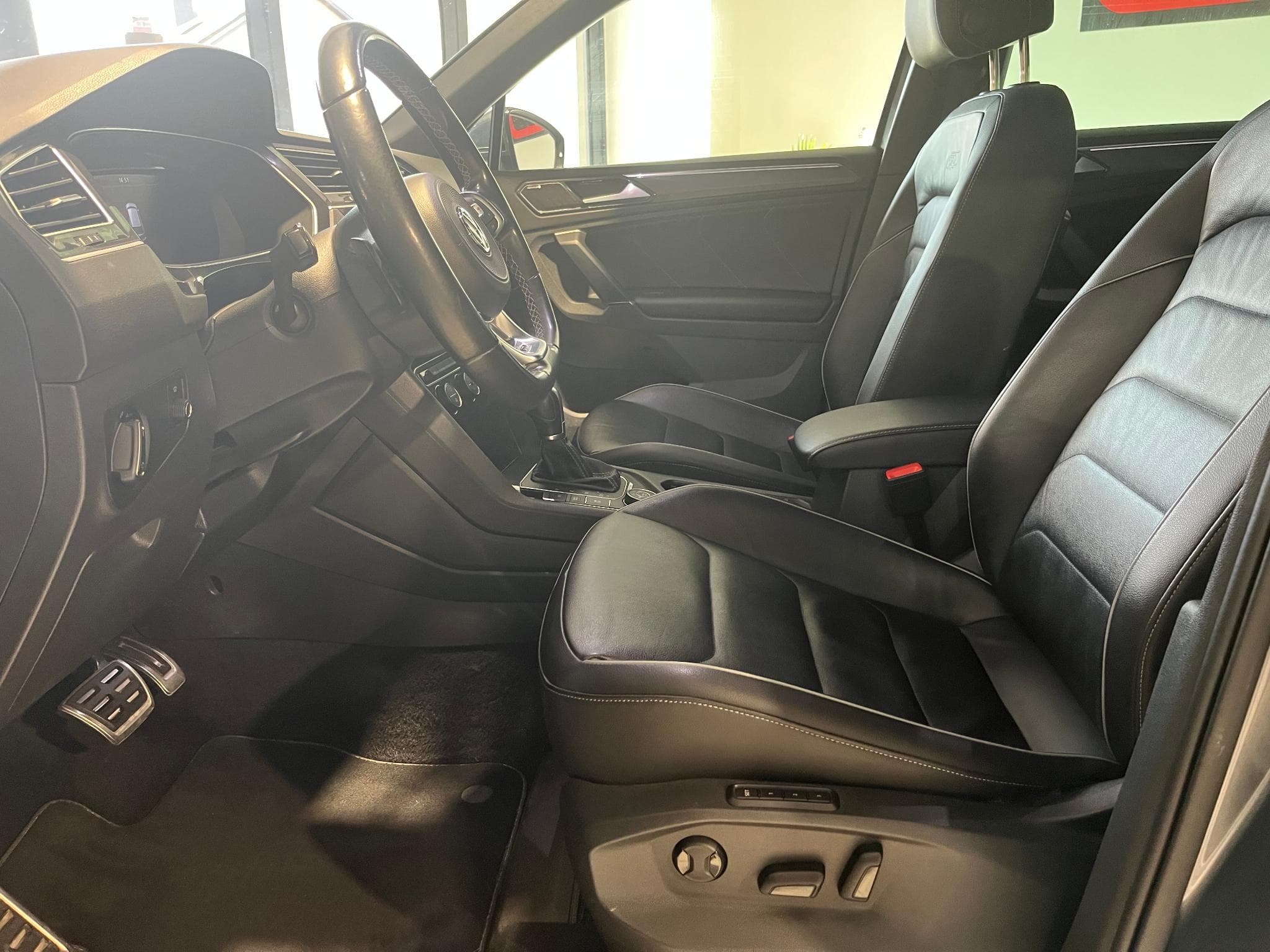 VW Tiguan 2.0 BI-TDI 240ch R-Line Carat 4Motion DSG CARPLAY (2017) - Photo 12