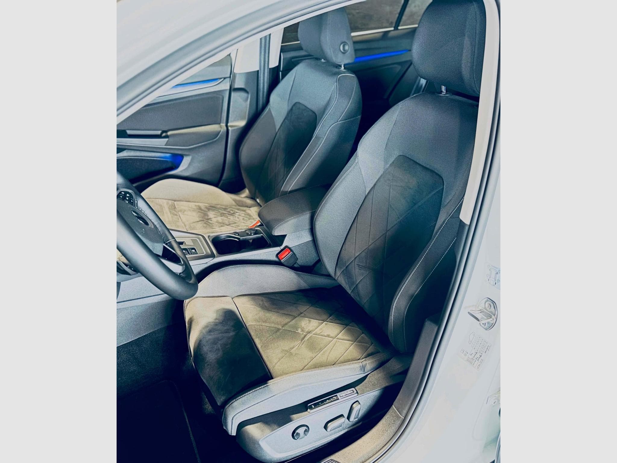 VW Golf GOLF VIII STYLE TDI DSG (2021) - Photo 8