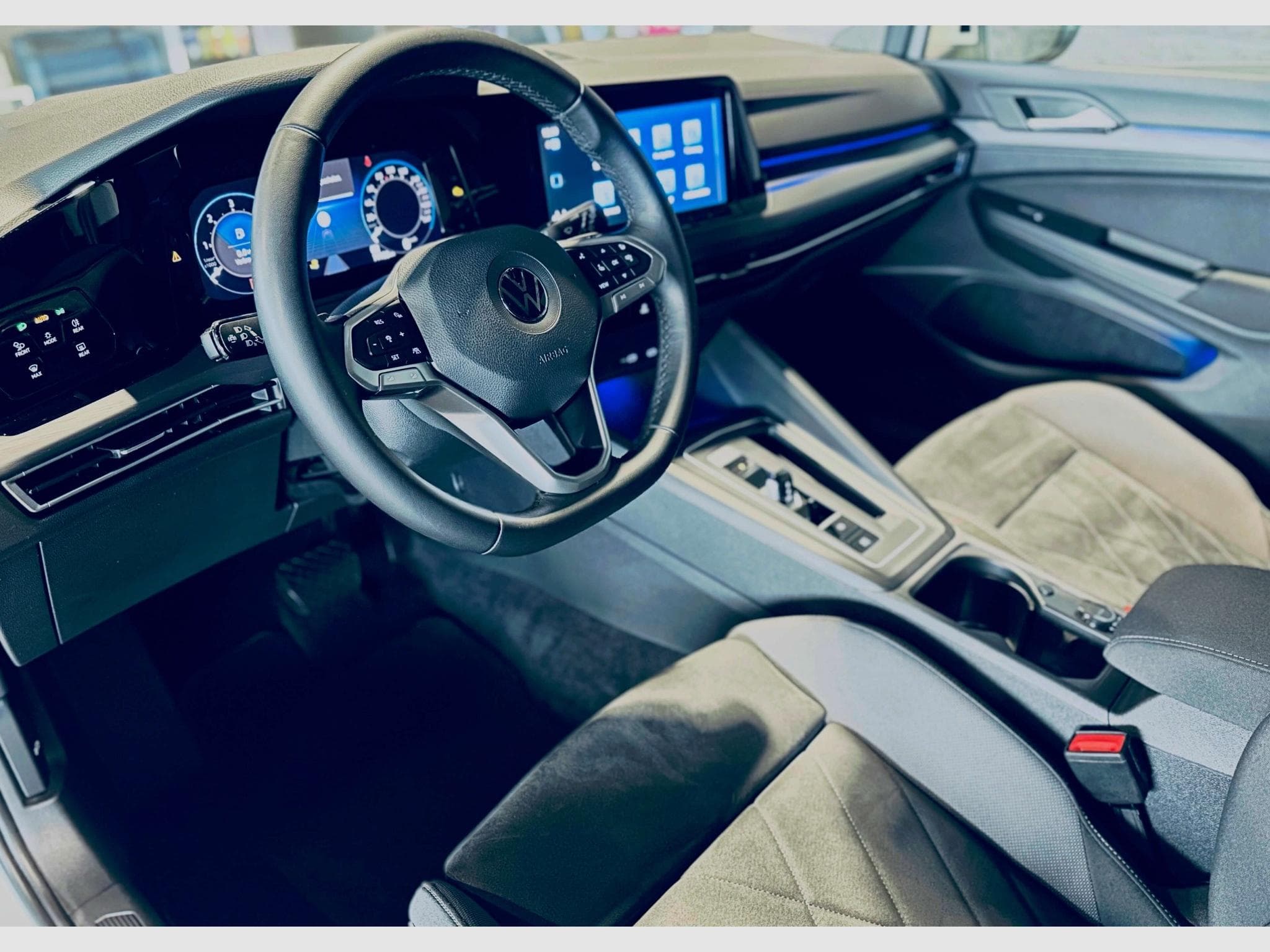 VW Golf GOLF VIII STYLE TDI DSG (2021) - Photo 9