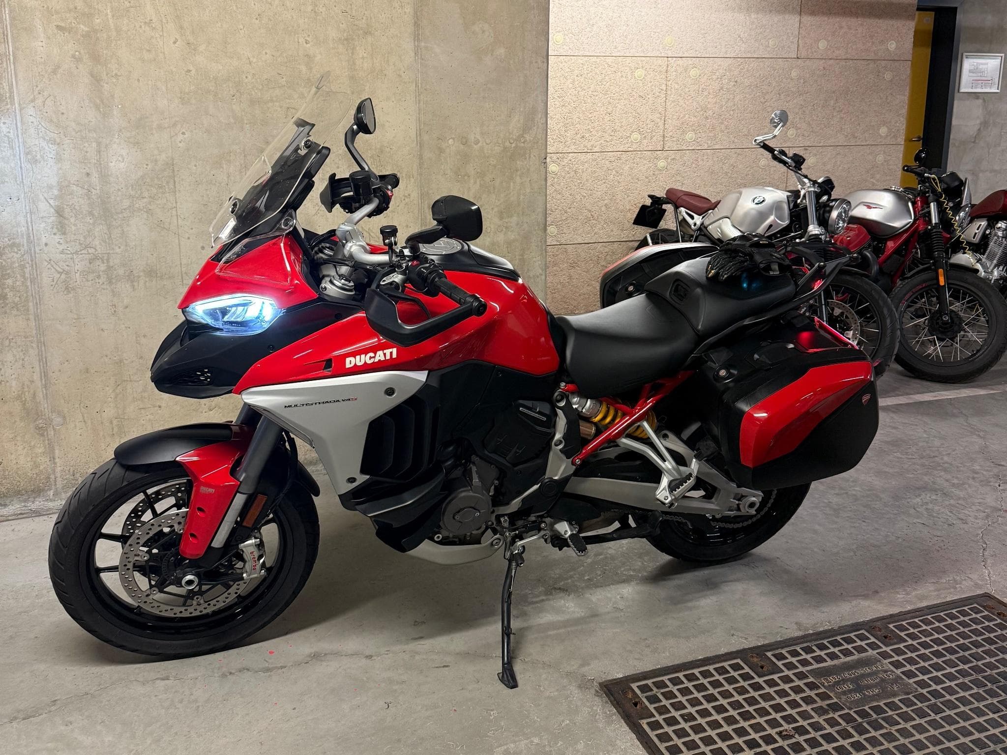 Ducati Multistrada V4s Travel and Radar (2022) - Photo 2