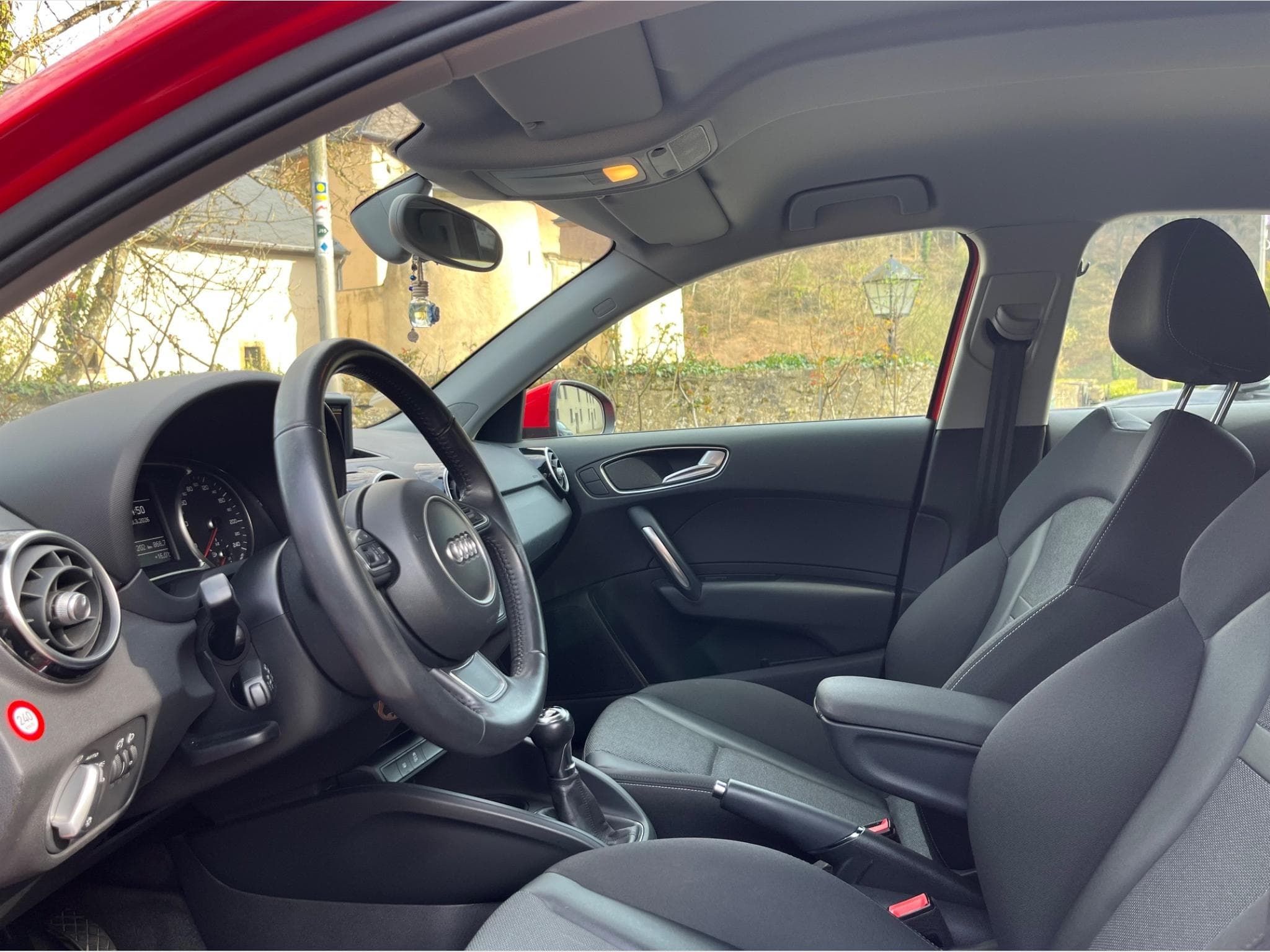 Audi A1 Sportback 1.6 TDI Ambition (2014) - Photo 7