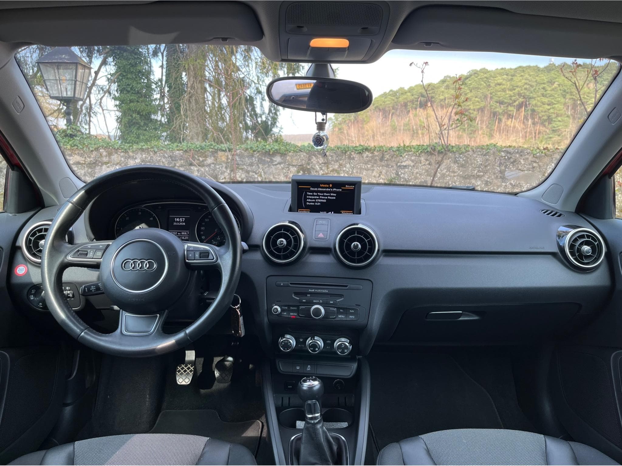 Audi A1 Sportback 1.6 TDI Ambition (2014) - Photo 8