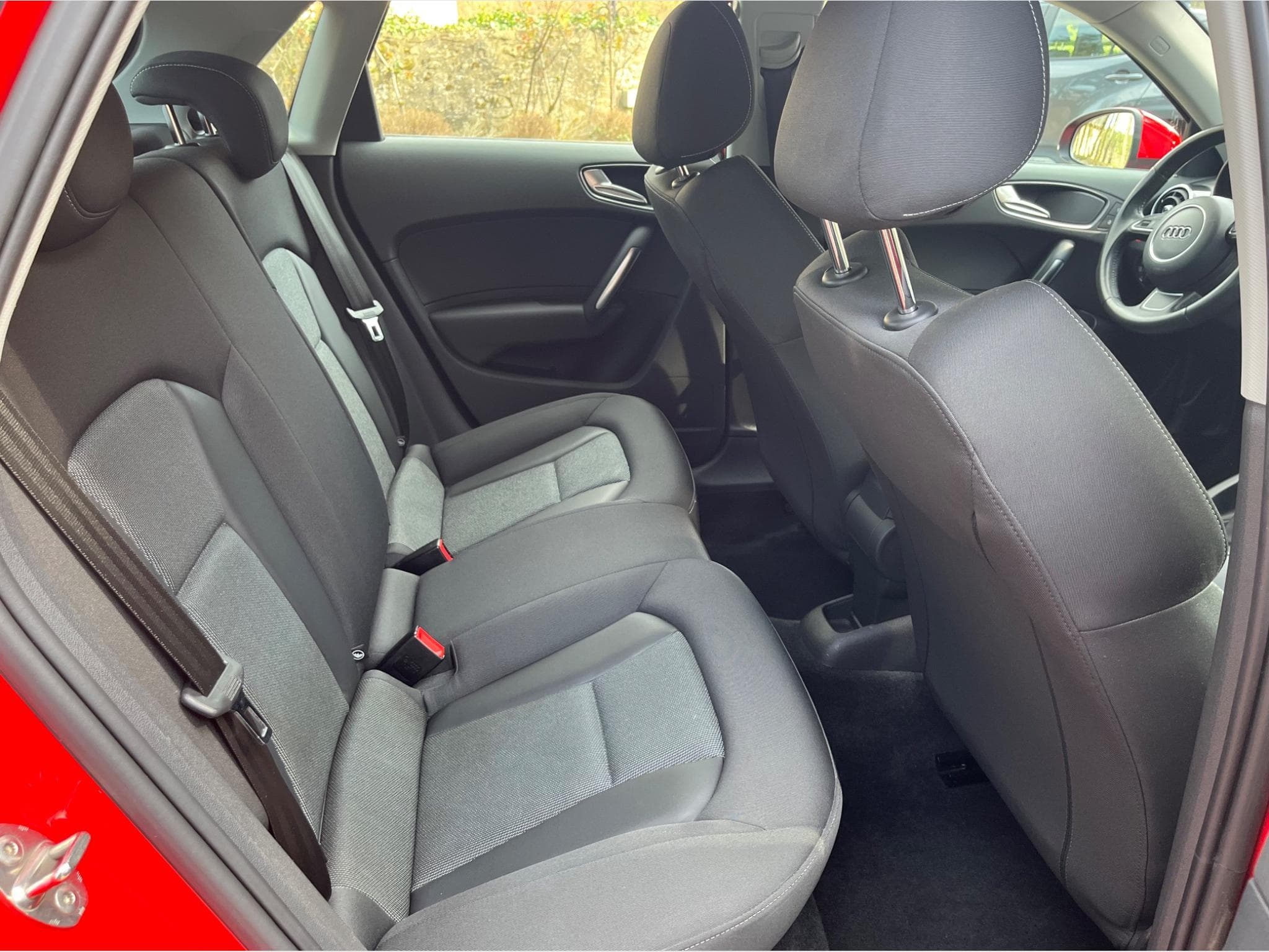 Audi A1 Sportback 1.6 TDI Ambition (2014) - Photo 10