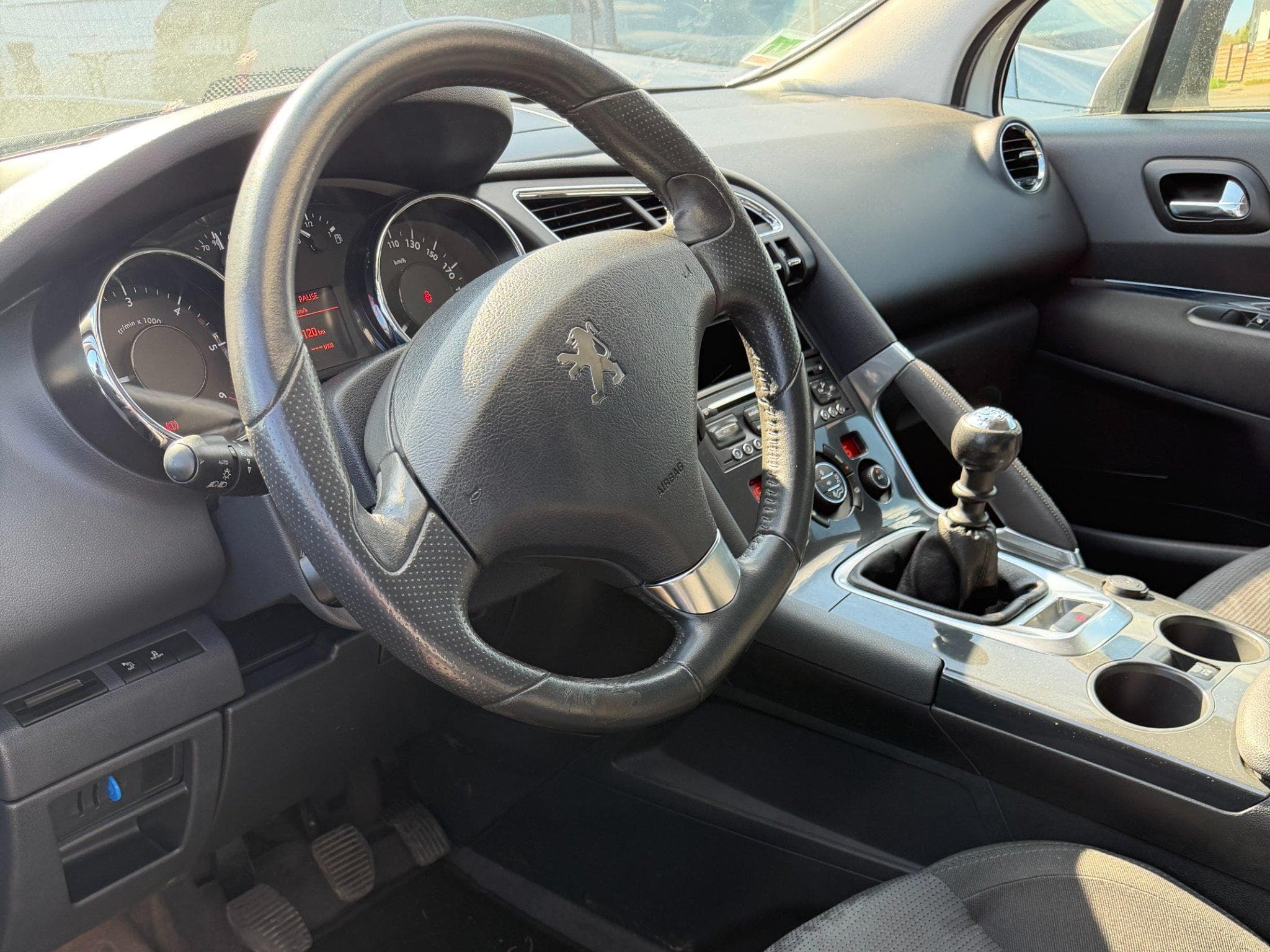 Peugeot 3008 (2010) - Photo 2