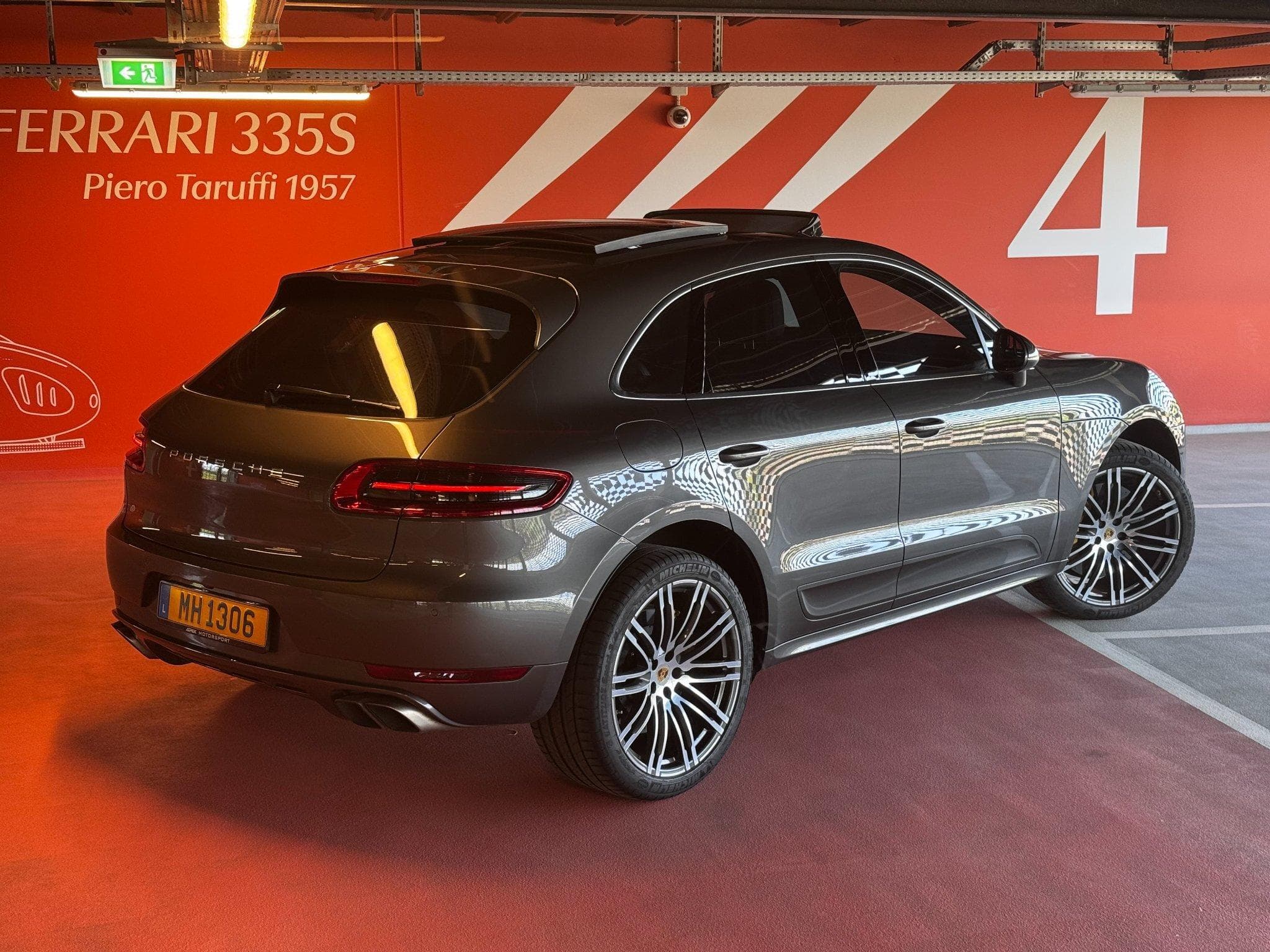Porsche Macan Turbo (2017) - Photo 2