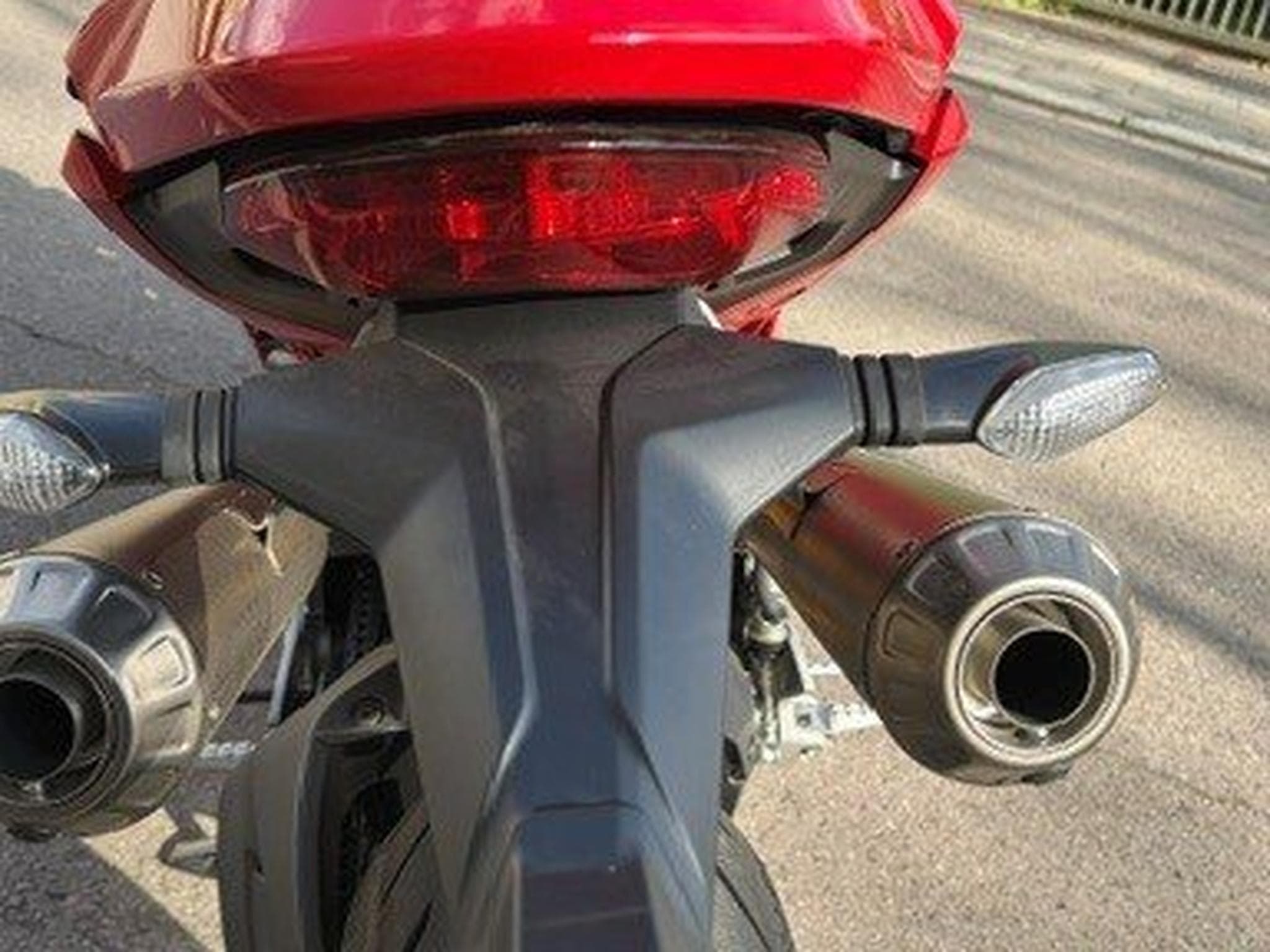 Ducati SuperSport S (2024) - Foto 10