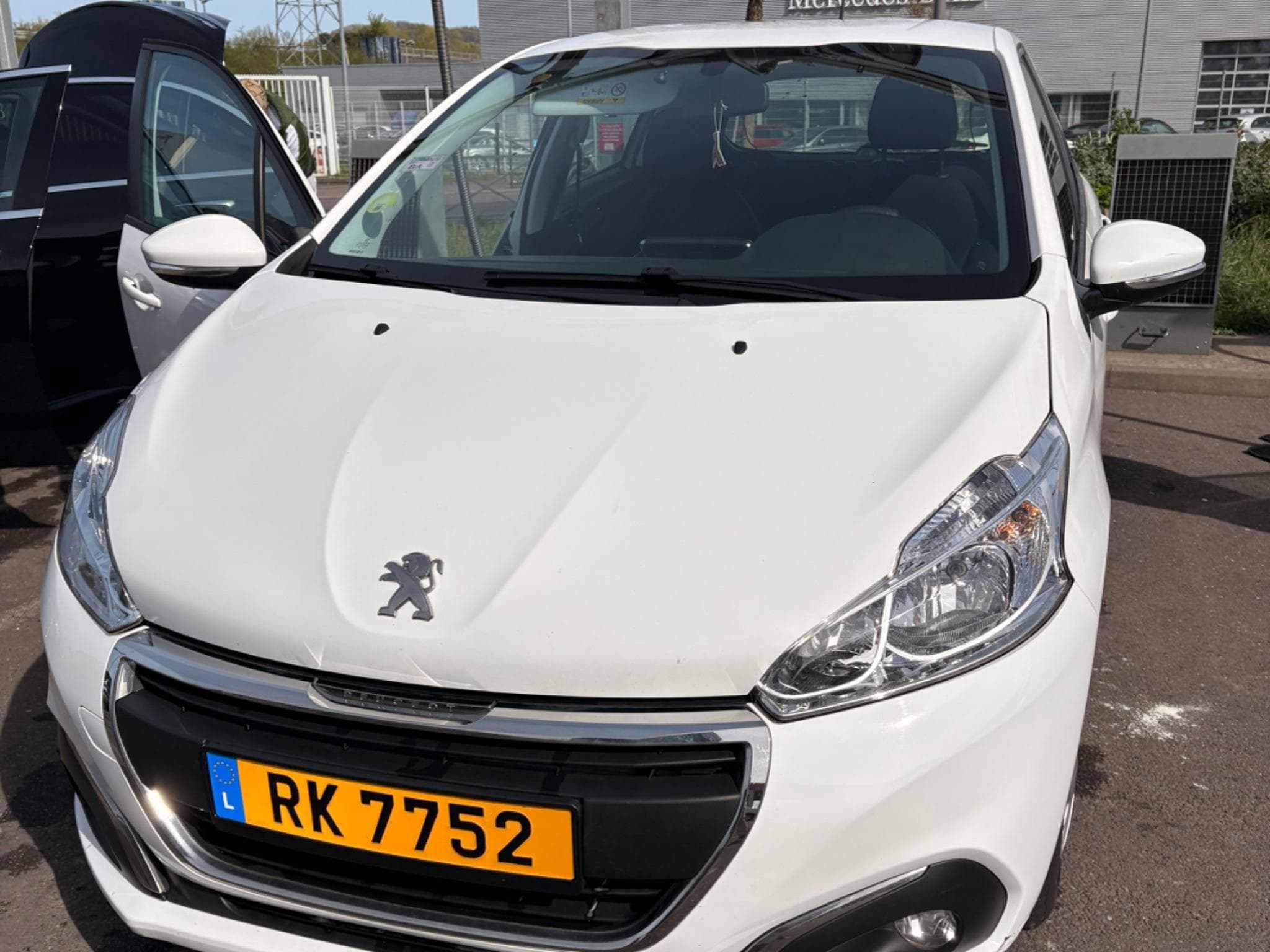 Peugeot 208 1.6 bluehdi 75 Active (2017) - Photo 1