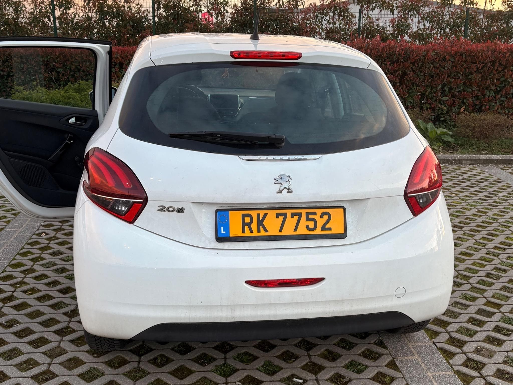 Peugeot 208 1.6 bluehdi 75 Active (2017) - Photo 2