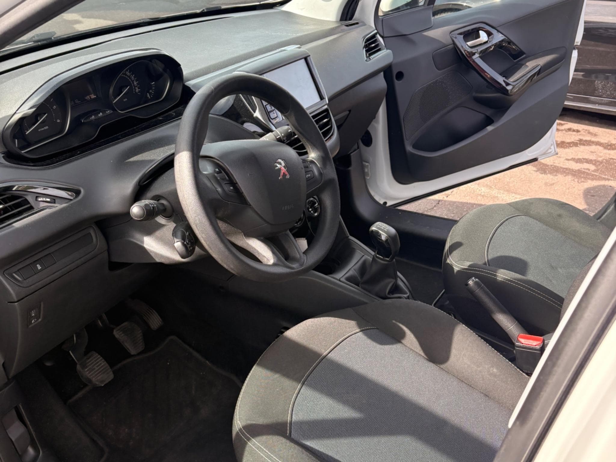 Peugeot 208 1.6 bluehdi 75 Active (2017) - Photo 3