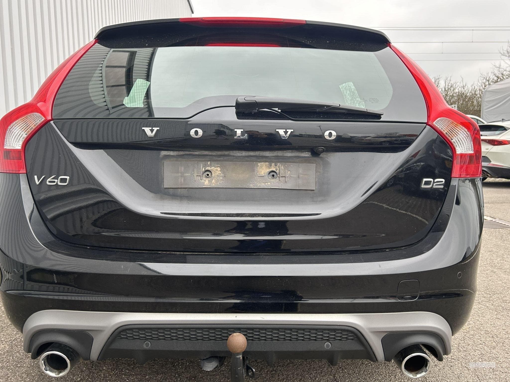 Volvo V60 Kombi Momentum R-Design (2019) - Photo 3
