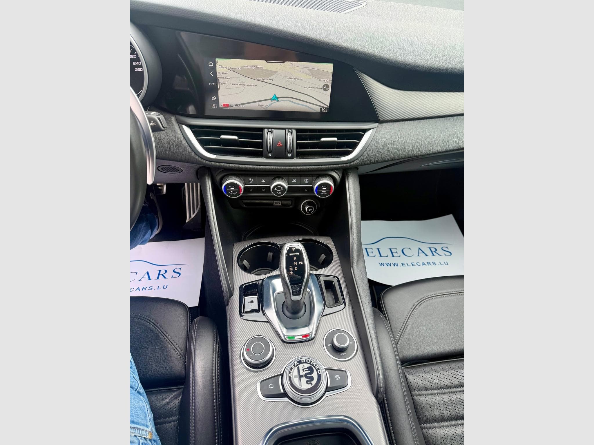 Alfa-Romeo Giulia 2.0 Turbo 280 AT Q4 Veloce (2020) - Photo 12