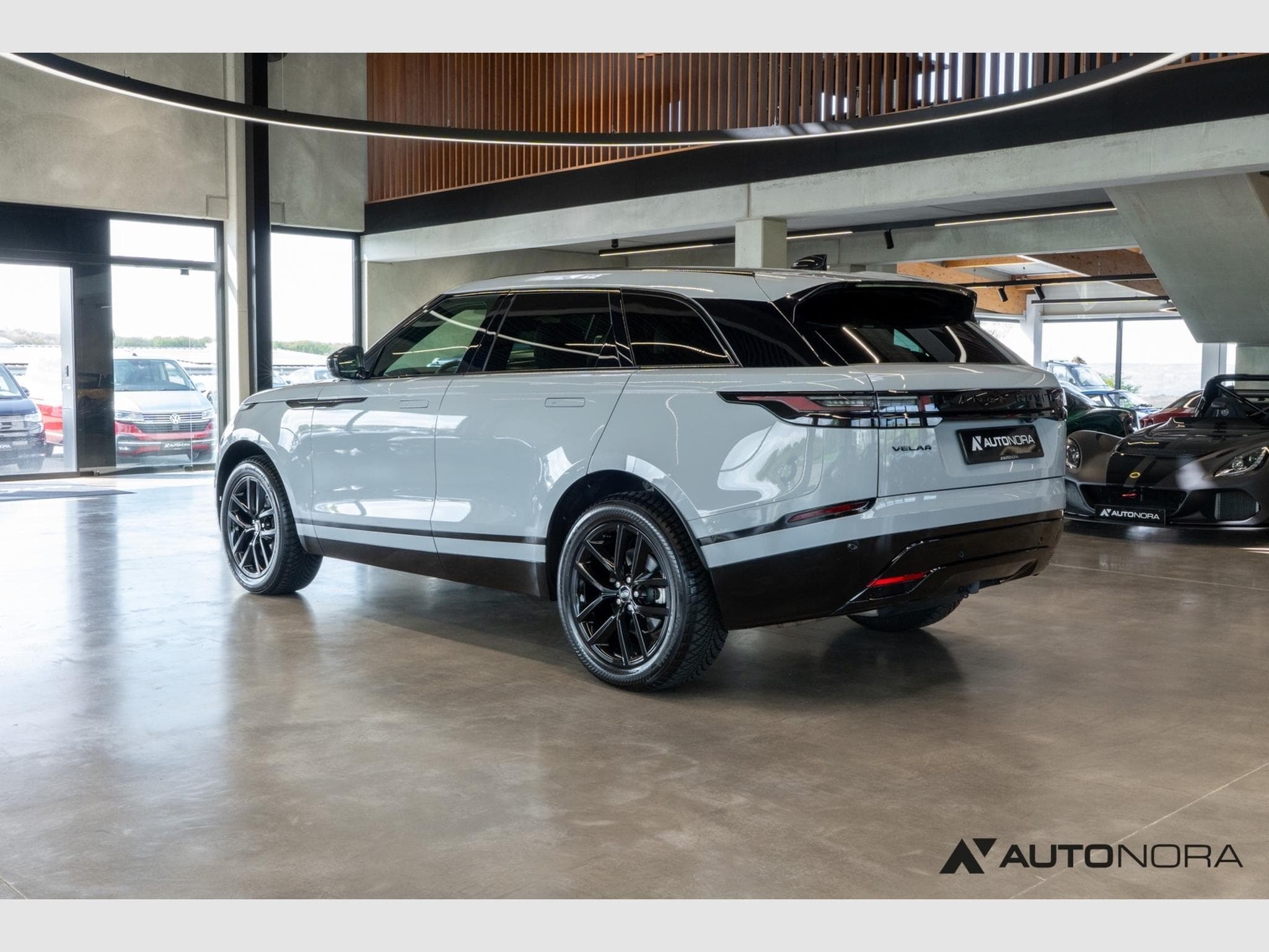 Land-Rover Range Rover Velar D200 Dynamic SE (2024) - Photo 2