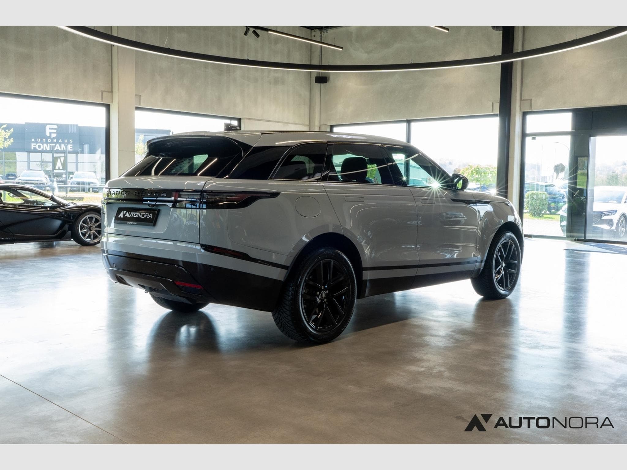 Land-Rover Range Rover Velar D200 Dynamic SE (2024) - Photo 4