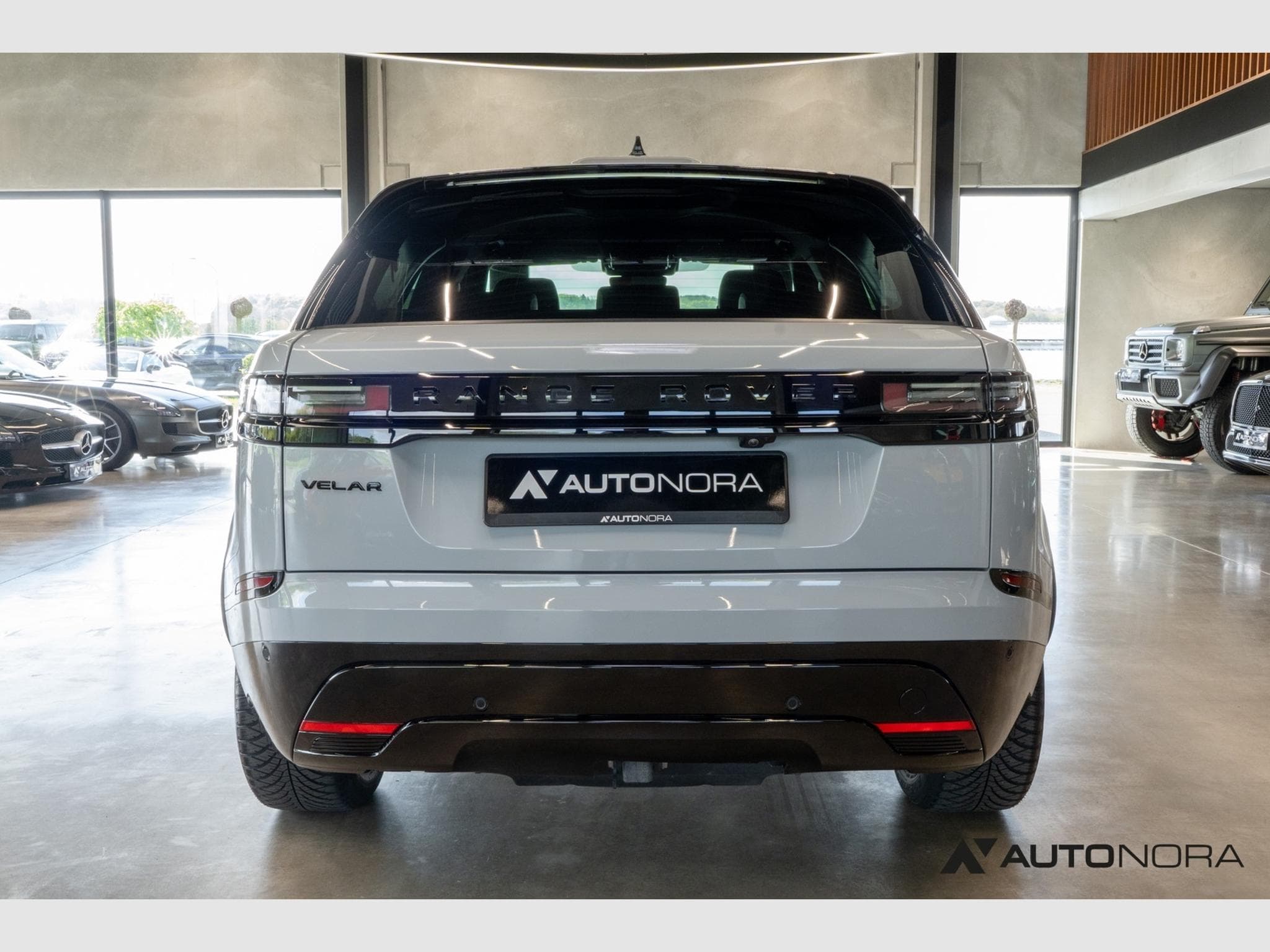 Land-Rover Range Rover Velar D200 Dynamic SE (2024) - Photo 9