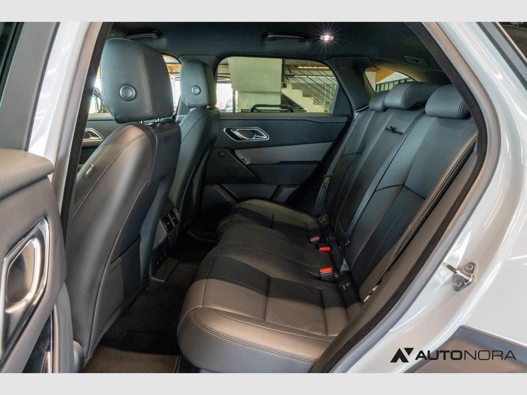 Land-Rover Range Rover Velar D200 Dynamic SE (2024) - Photo 14