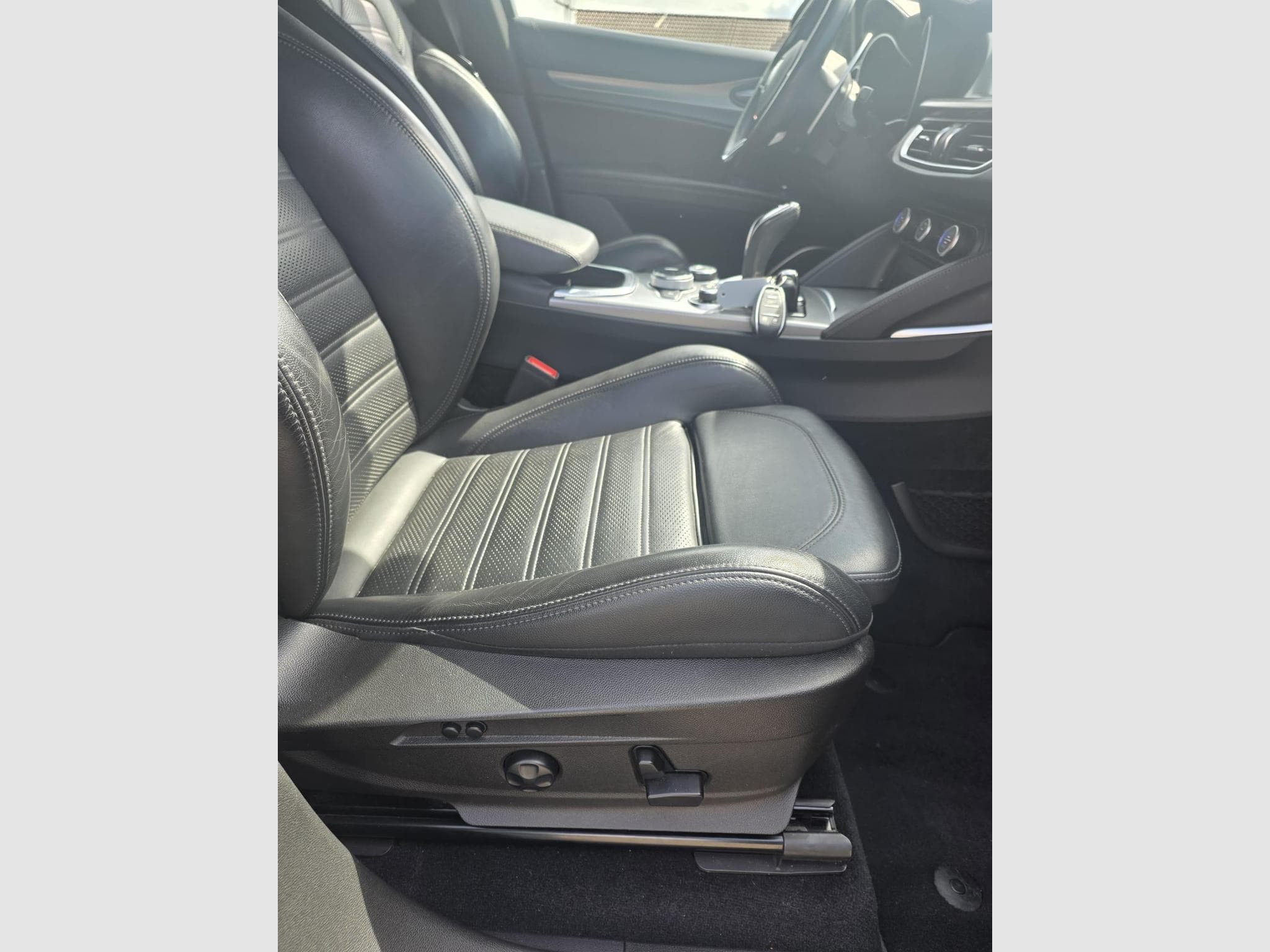 Alfa-Romeo Stelvio VELOCE 2.2 210 CV Q4 (2021) - Foto 11