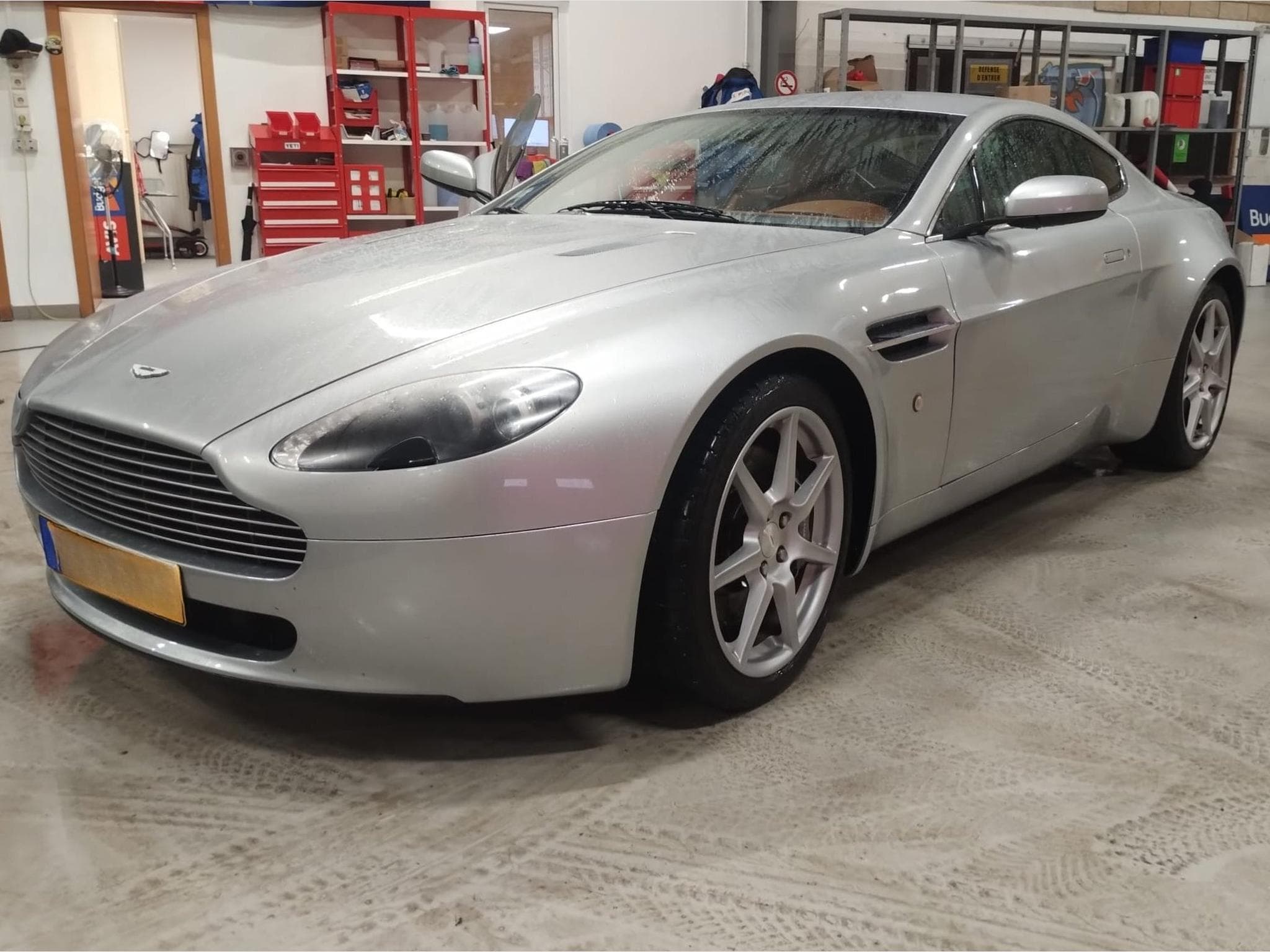 Aston-Martin V8 Vantage (2008) - Photo 2