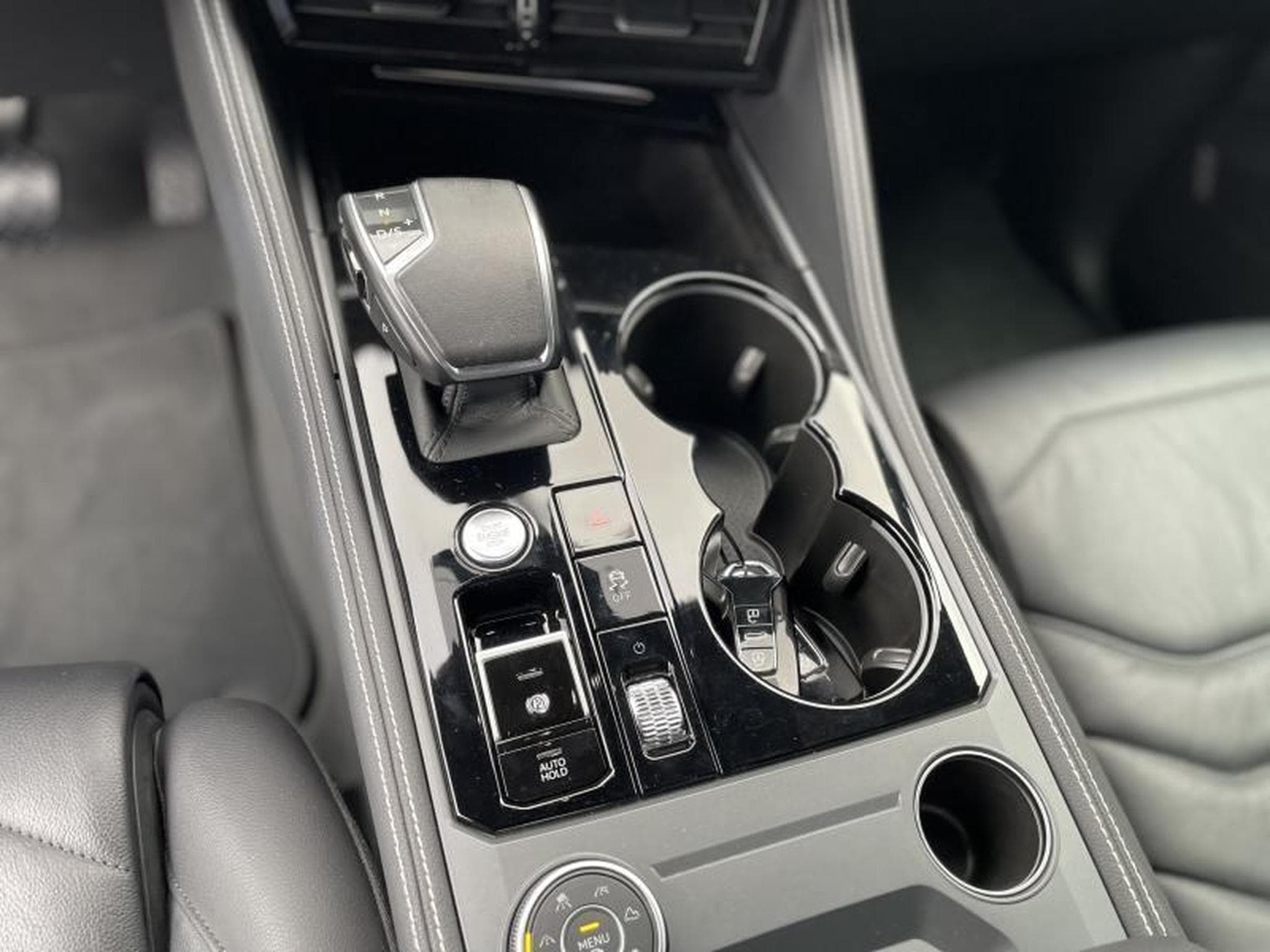 VW Touareg 3.0 TDI 231 4Motion DSG (2024) - Photo 11