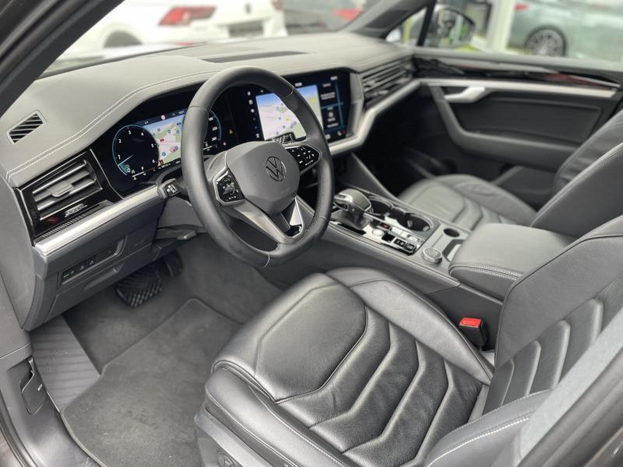 VW Touareg 3.0 TDI 231 4Motion DSG (2024) - Photo 6