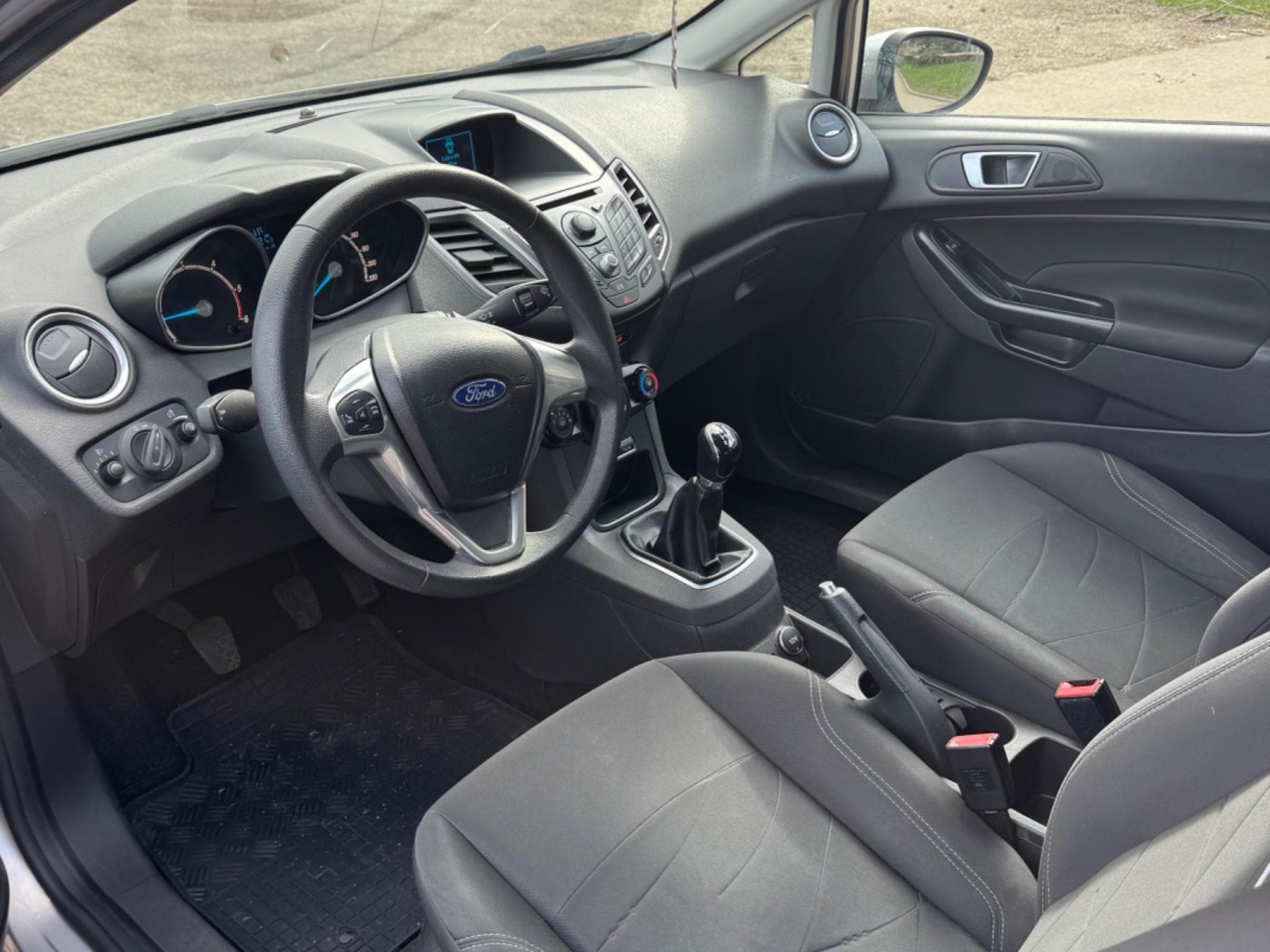 Ford Fiesta (2014) - Photo 3