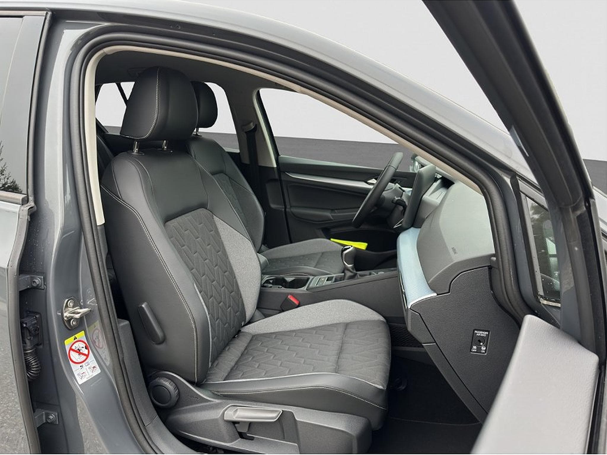 VW Golf (2025) - Photo 11