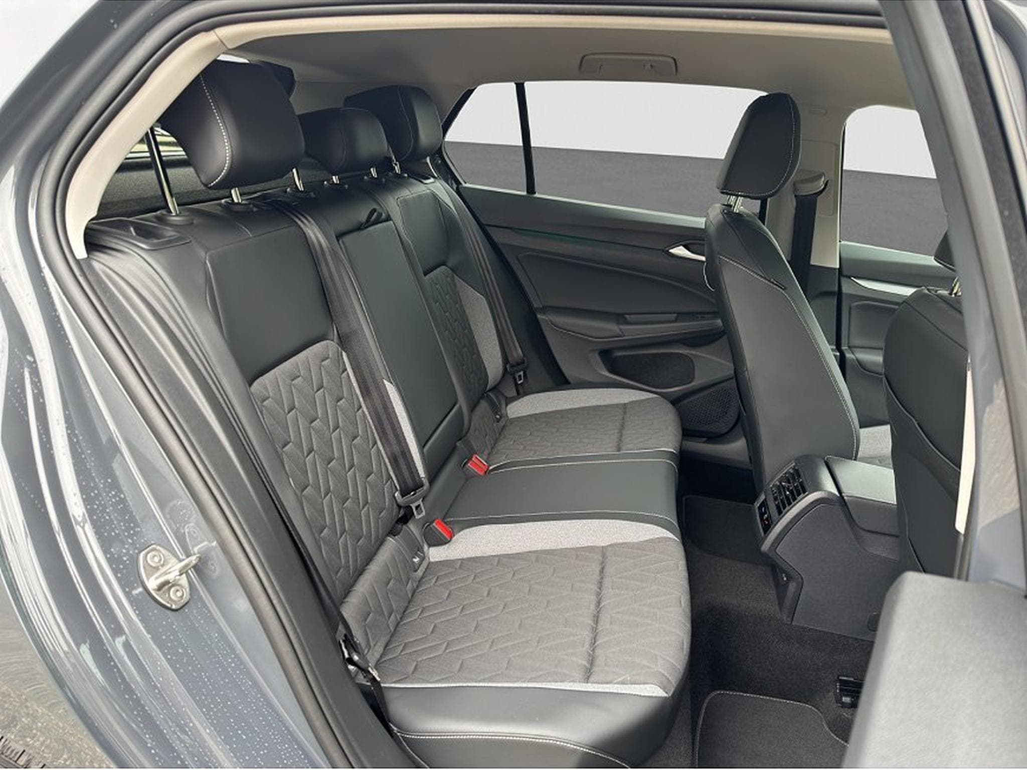 VW Golf (2025) - Photo 16