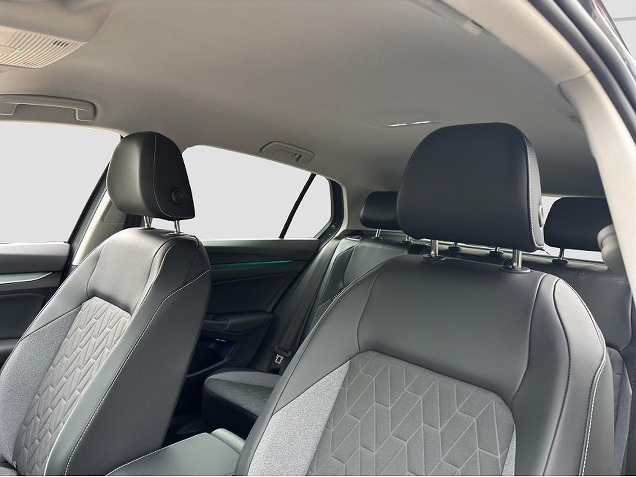 VW Golf (2025) - Photo 21