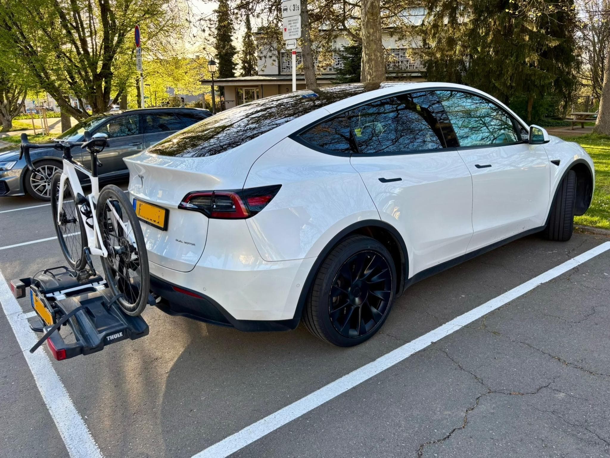 Tesla Model Y Long Range All-Wheel Drive (2022) - Foto 2