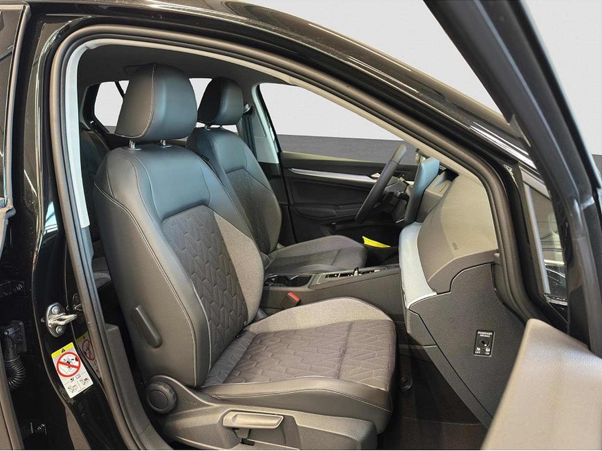 VW Golf (2025) - Photo 11