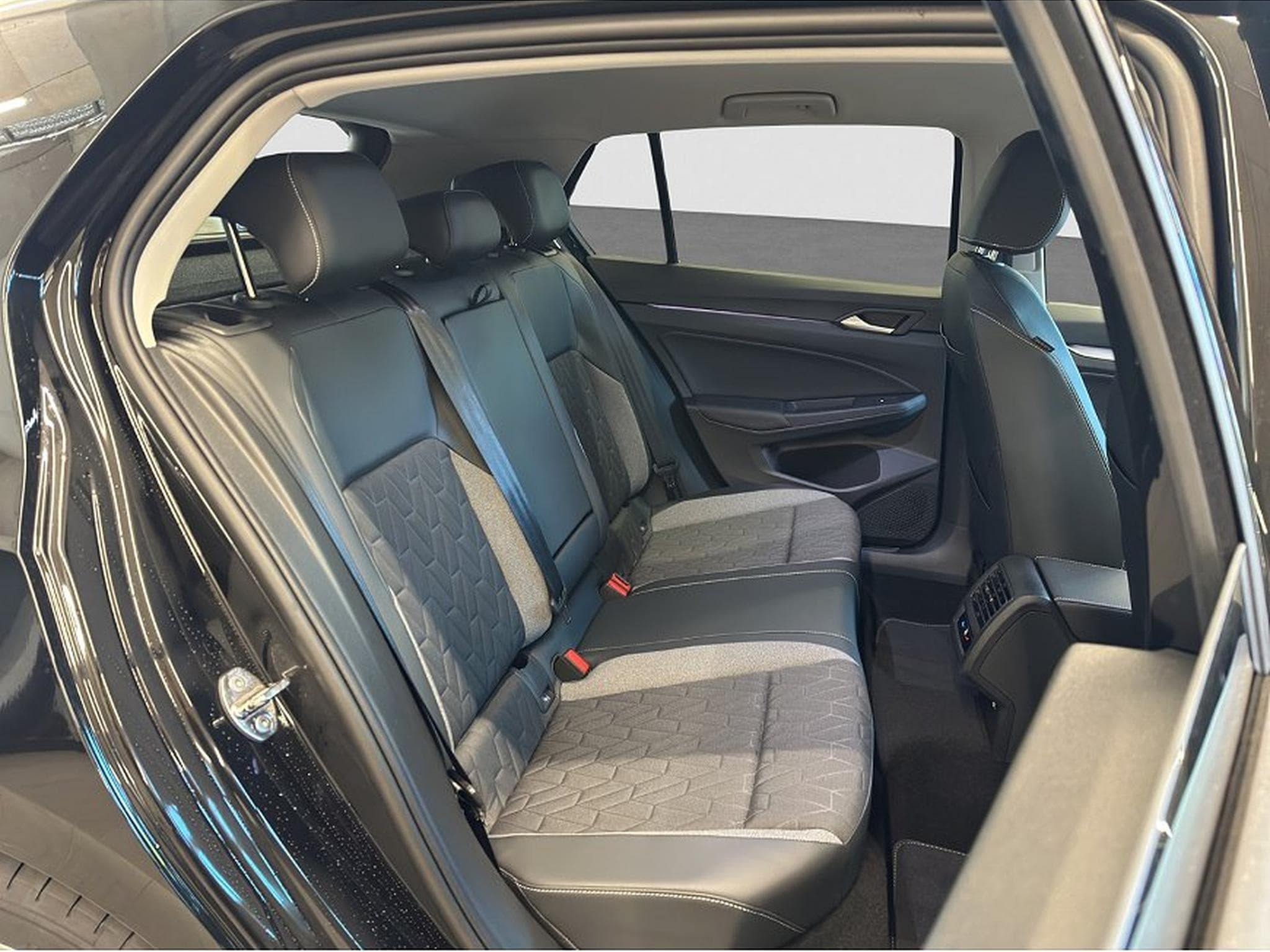 VW Golf (2025) - Photo 16