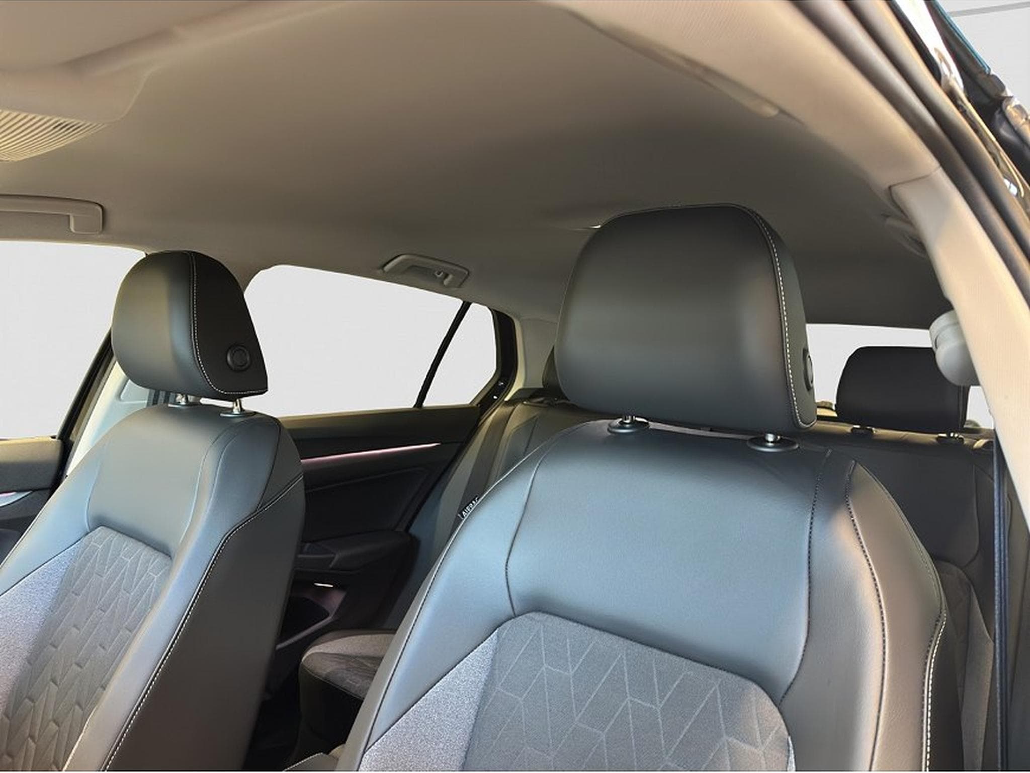 VW Golf (2025) - Photo 21