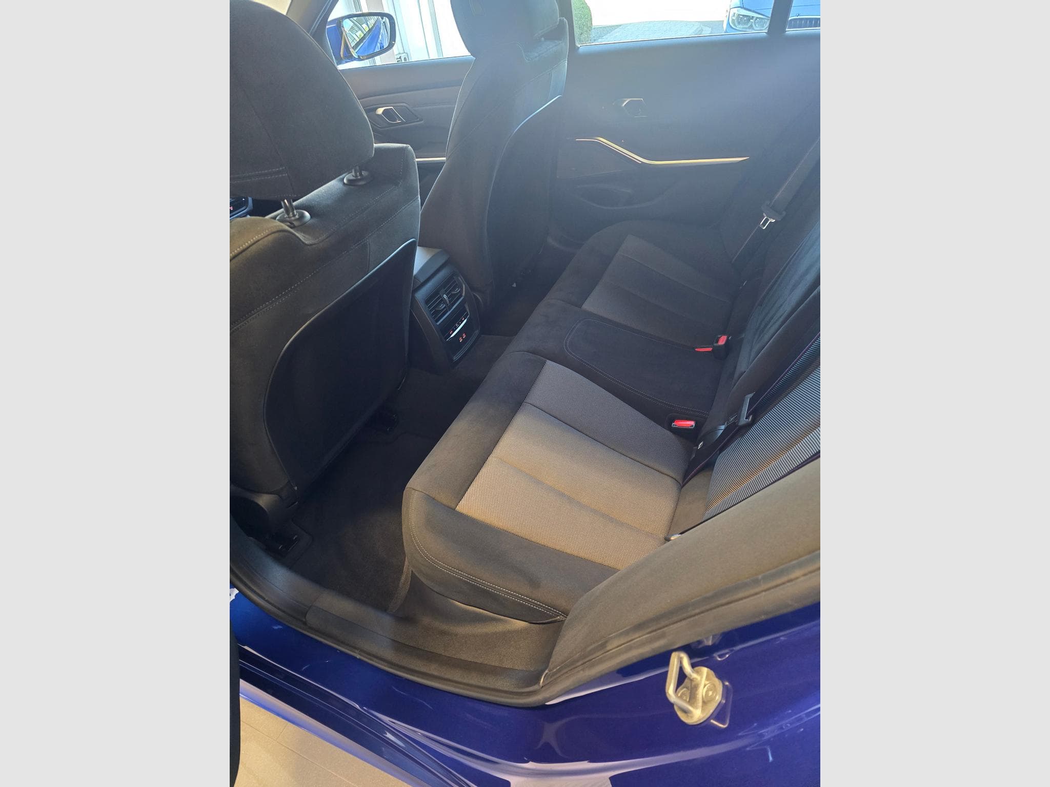 BMW 330 xDrive M Sport Pro, Attache (2025) - Photo 6