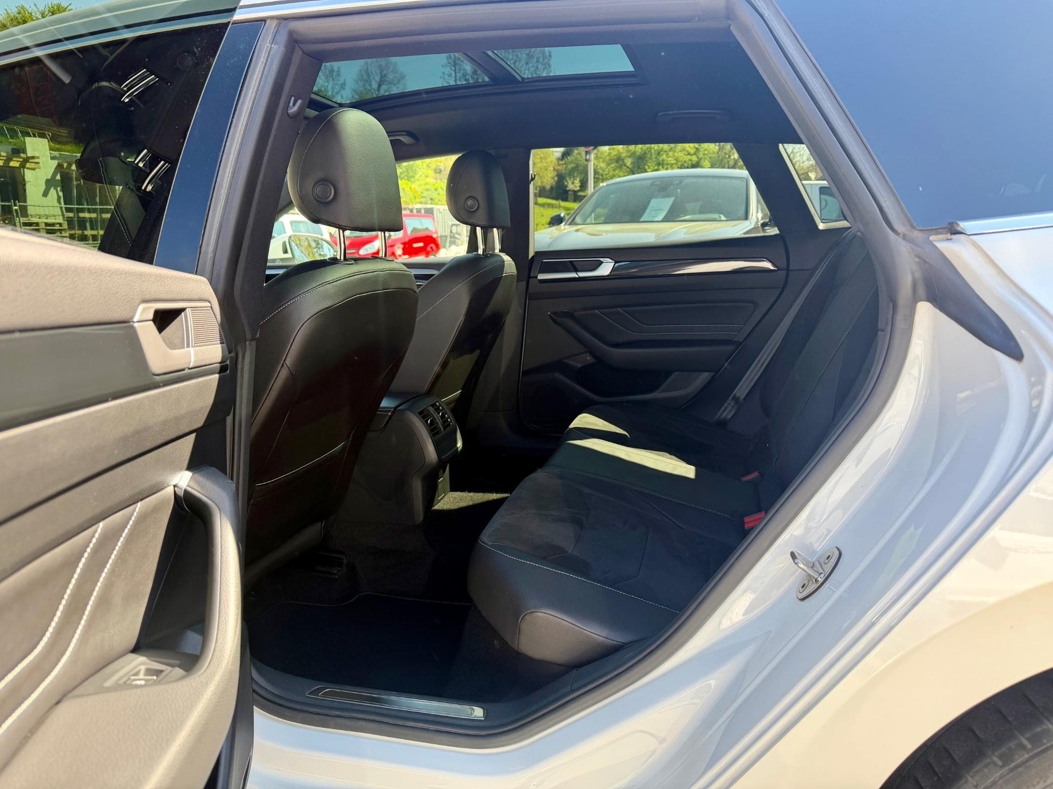 VW Arteon SB 2.0 TDI 200 4Motion R-Line PANO/CAM/MATRIX (2023) - Foto 11