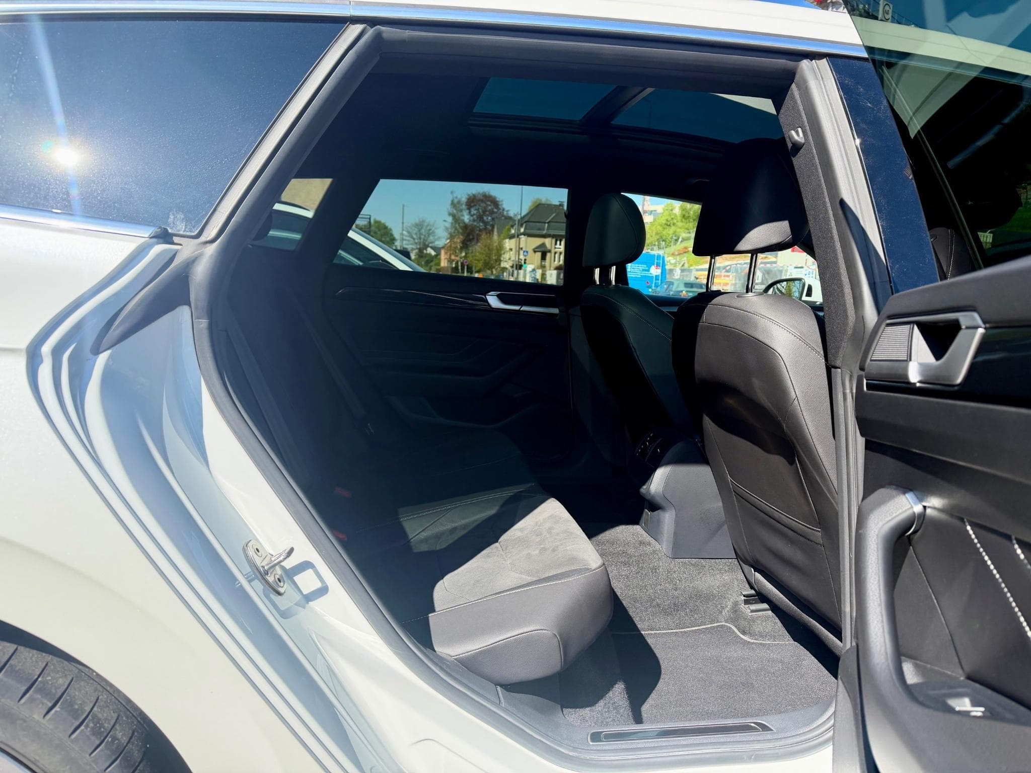 VW Arteon SB 2.0 TDI 200 4Motion R-Line PANO/CAM/MATRIX (2023) - Foto 10