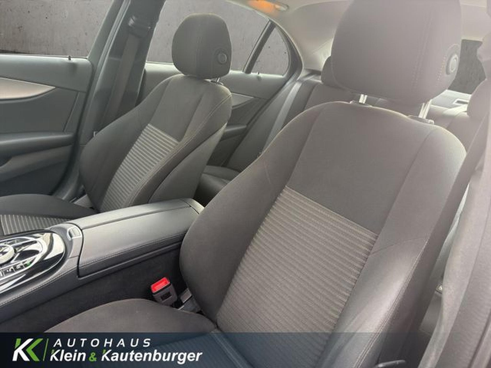 Mercedes E 200 E 200 Avantgarde+LED+SCHIEBEDACH+VOLL-SCHECKHEFT (2017) - Photo 13