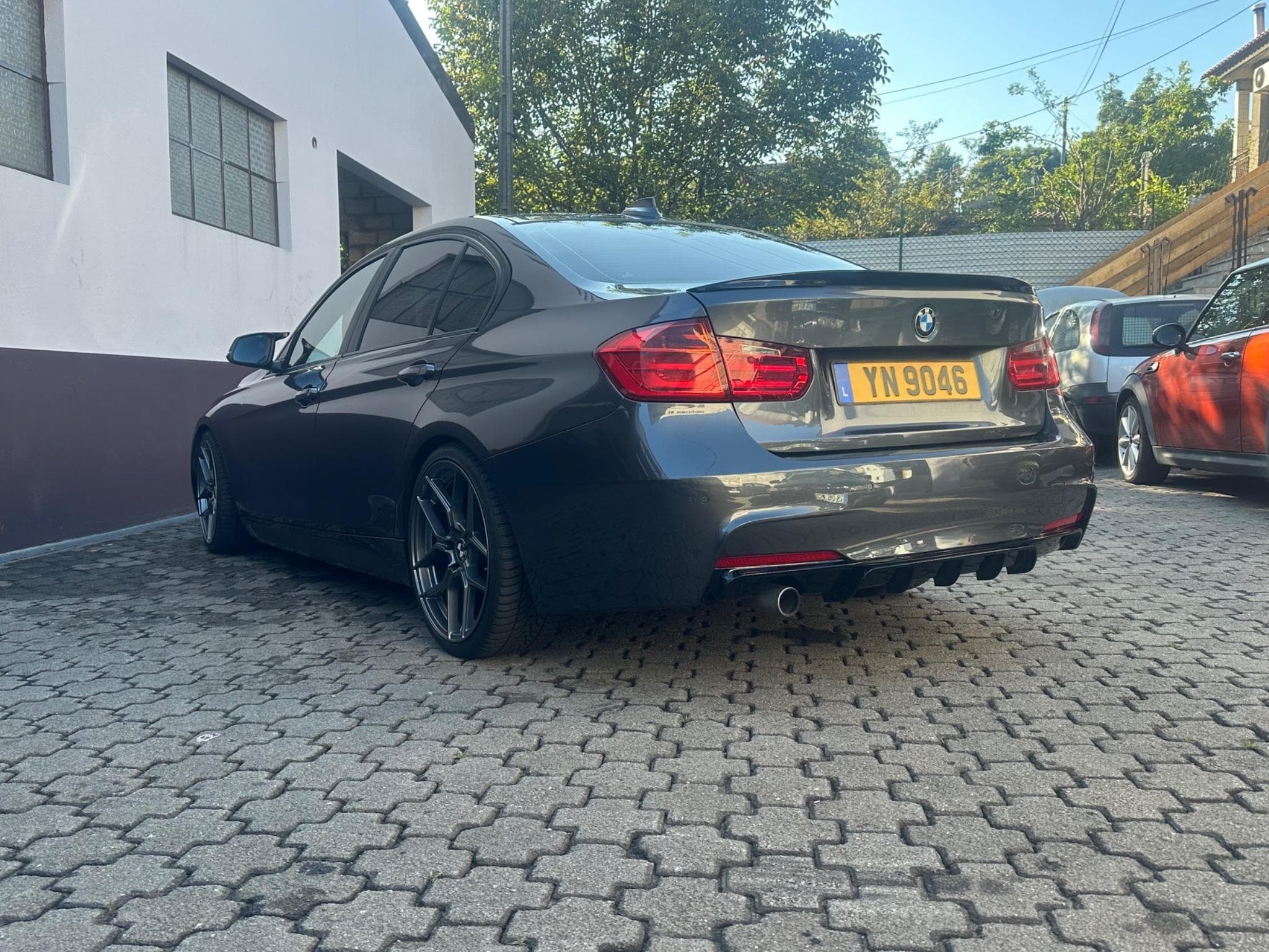 BMW 320 Pack M (2012) - Photo 2