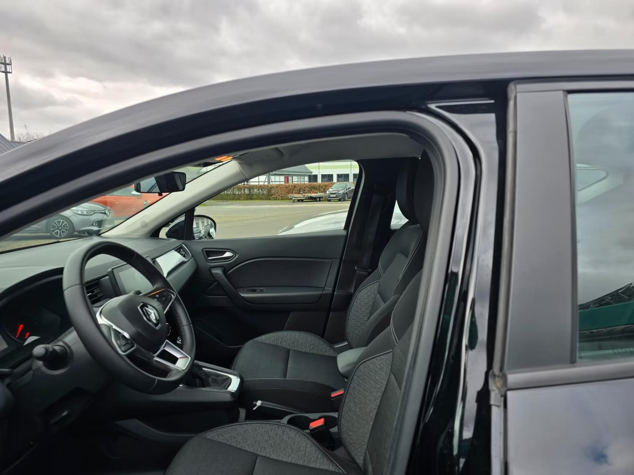 Renault Captur II TCE Evolution (2023) - Photo 4