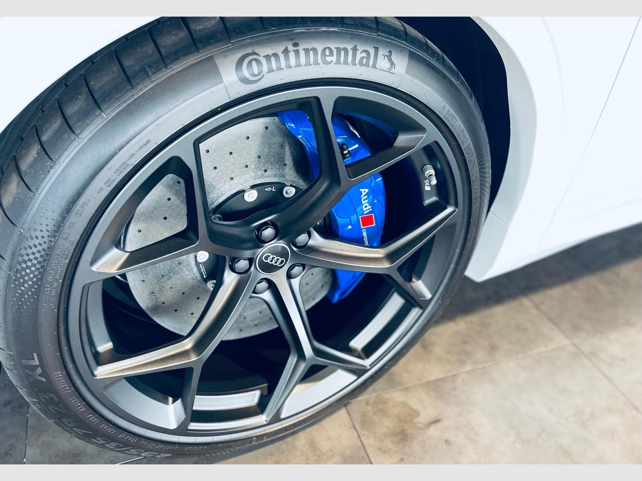 Audi RSQ8 RS Q8 PERFORMANCE QUATTRO TIPTRONIC (2024) - Photo 3