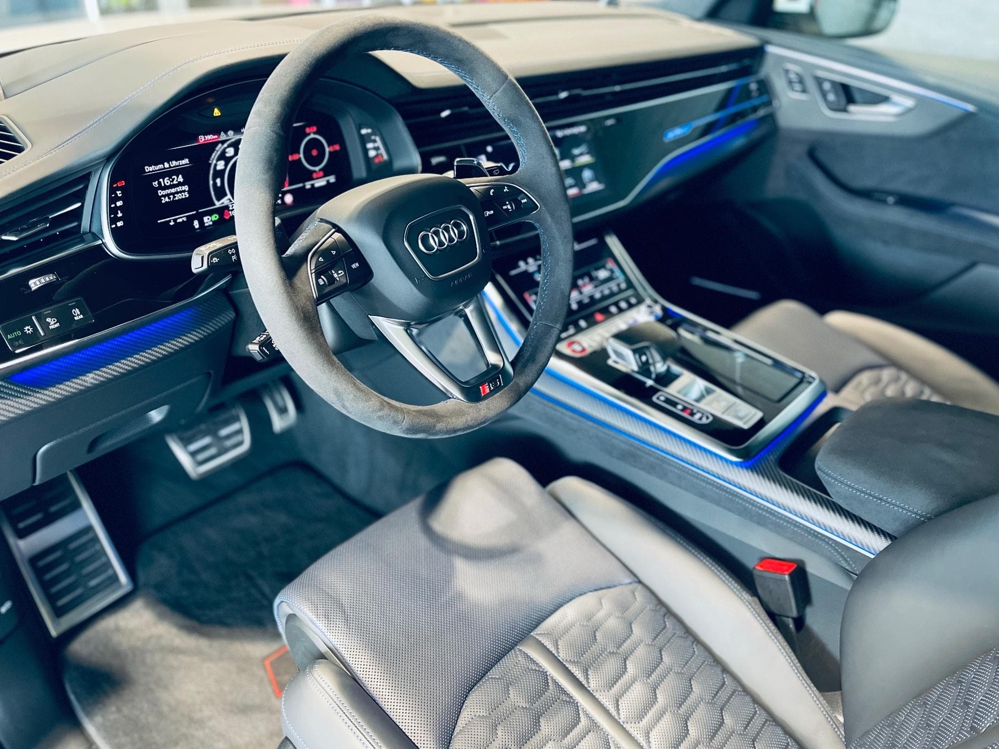 Audi RSQ8 RS Q8 PERFORMANCE QUATTRO TIPTRONIC (2024) - Photo 6