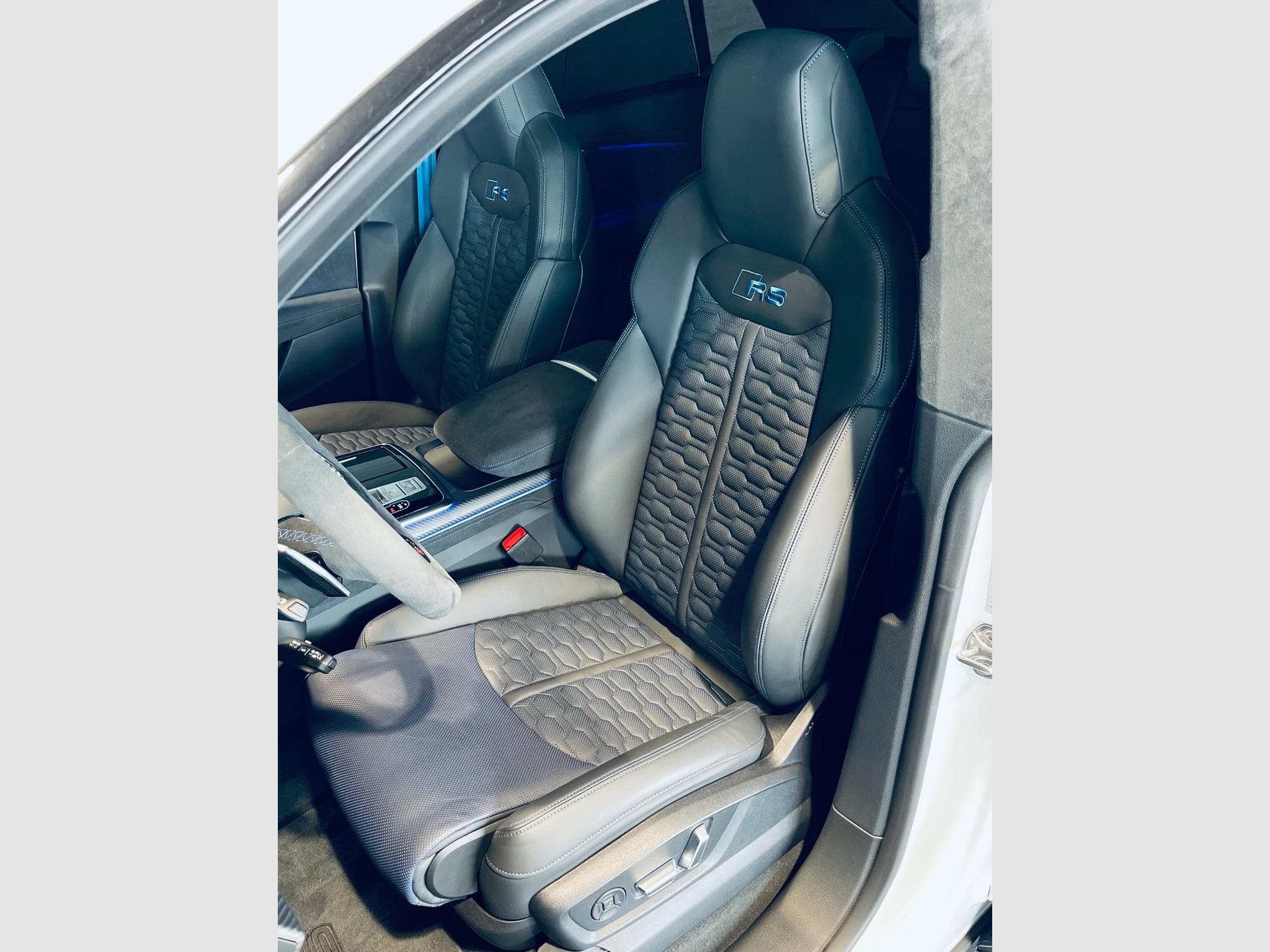 Audi RSQ8 RS Q8 PERFORMANCE QUATTRO TIPTRONIC (2024) - Photo 5