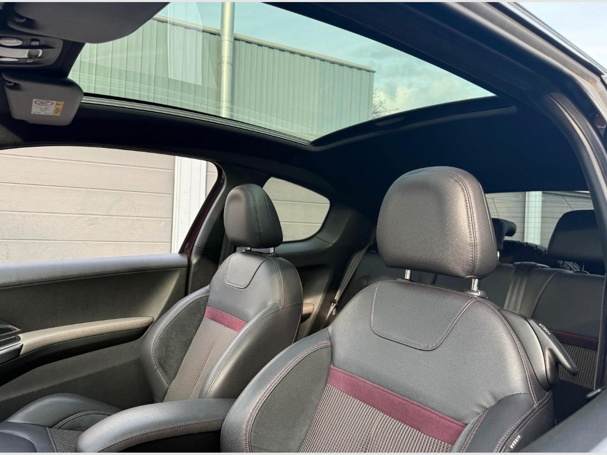 Peugeot 208 1.6 THP 156 XY (2013) - Photo 4