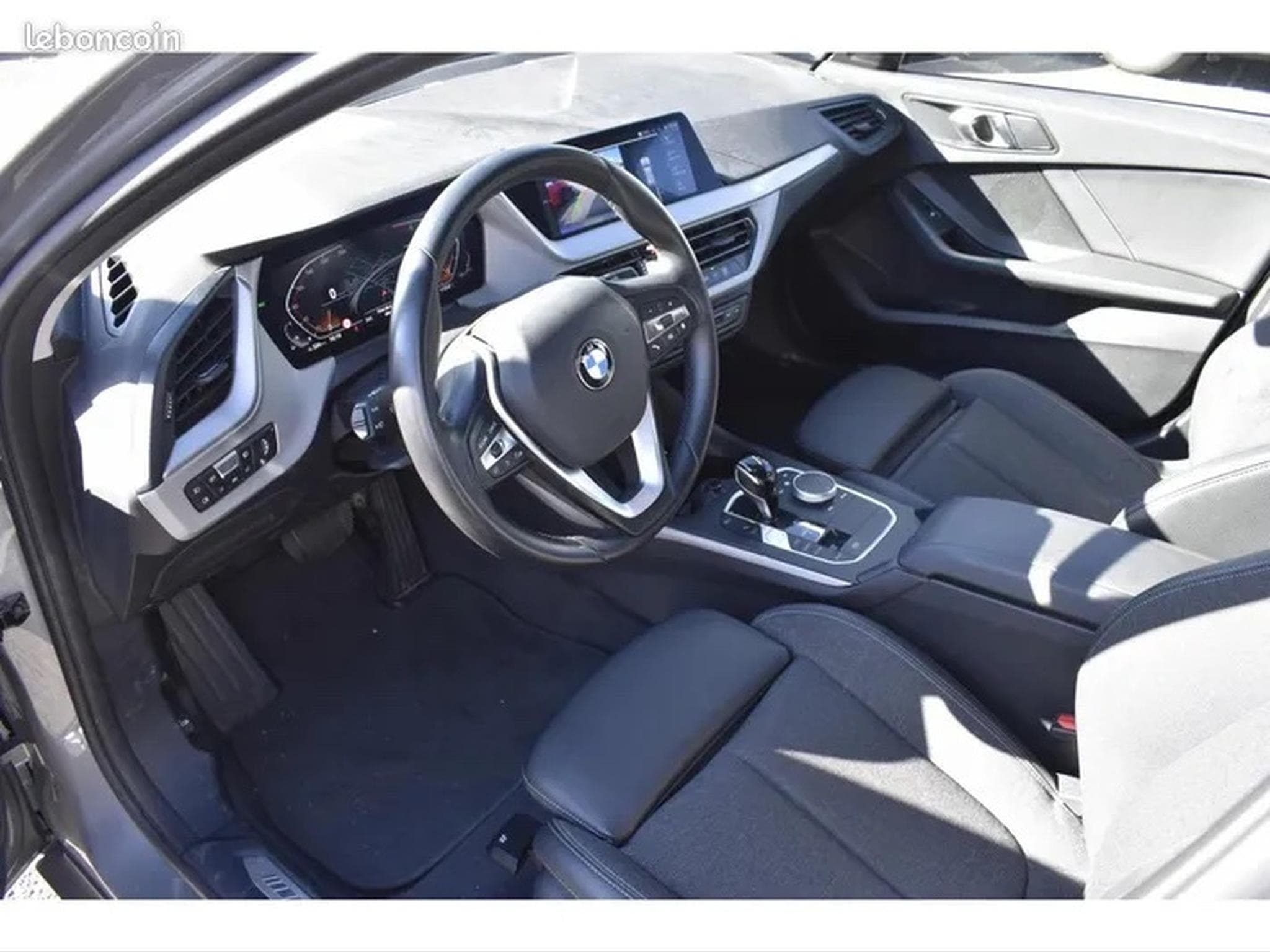 BMW Série 1 116iA 109ch Pack M Sport (2022) - Photo 3