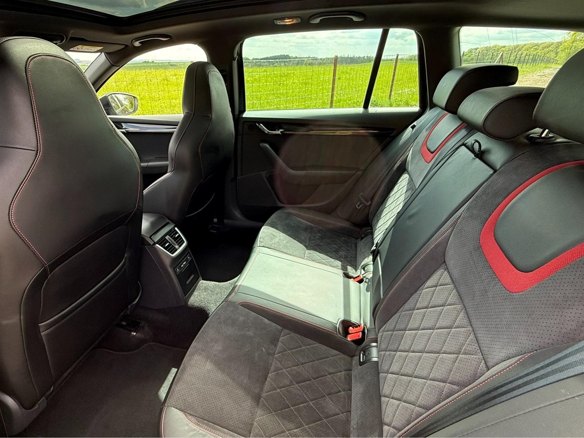 Skoda Octavia RS 2.0 TSI (2020) - Photo 10