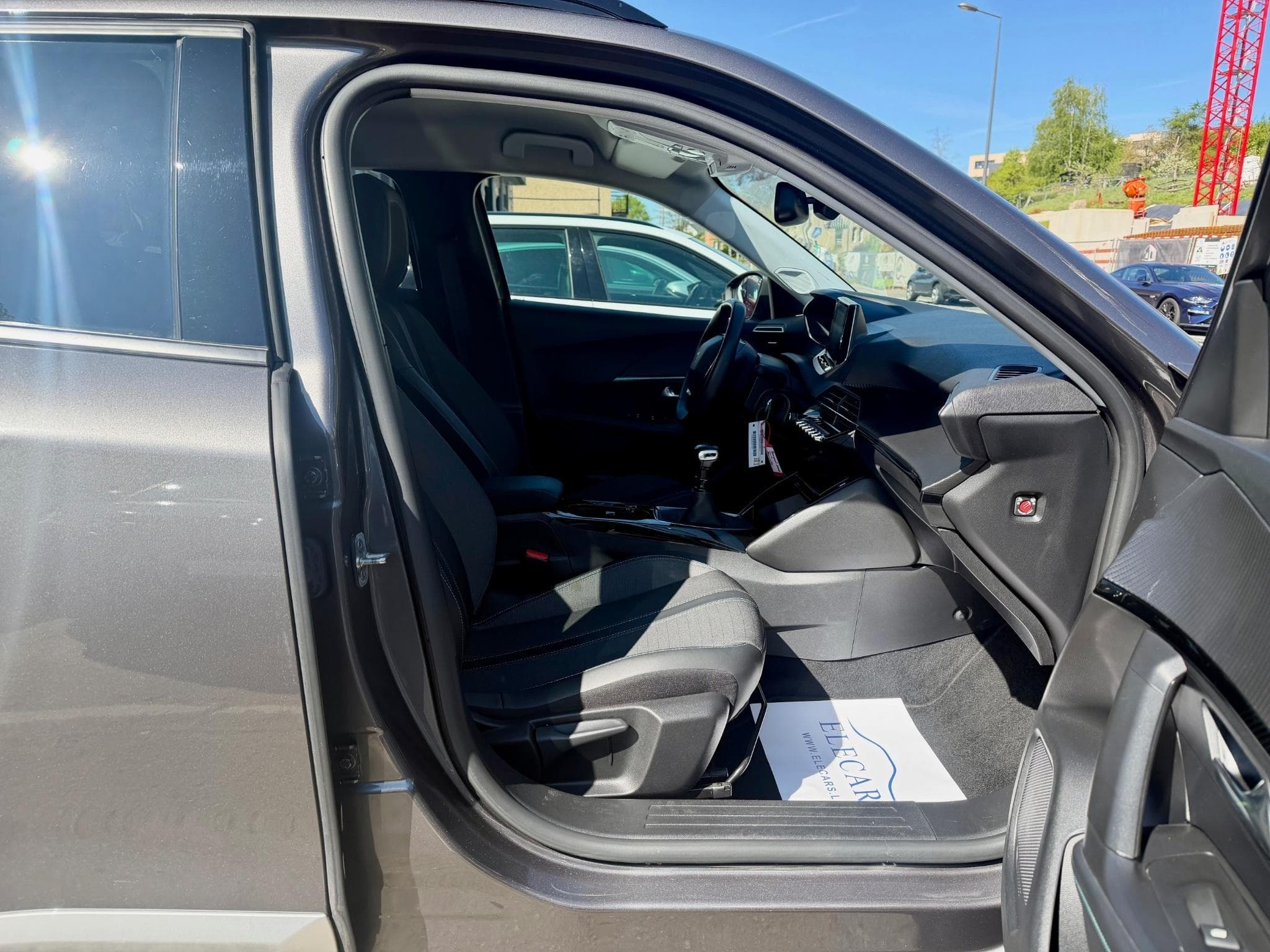 Peugeot 2008 1.2 PureTech 100 Allure (2022) - Foto 9