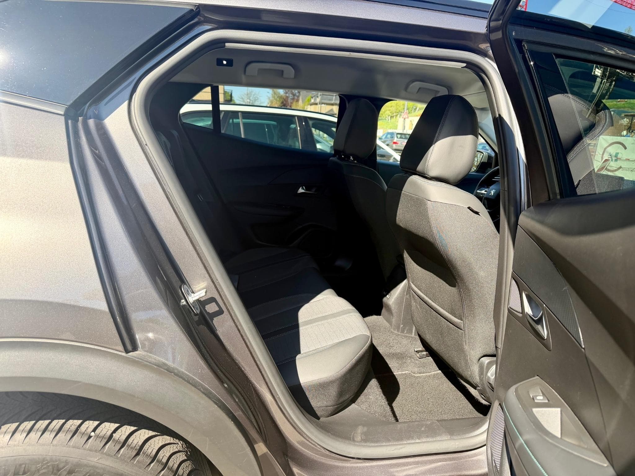 Peugeot 2008 1.2 PureTech 100 Allure (2022) - Foto 10